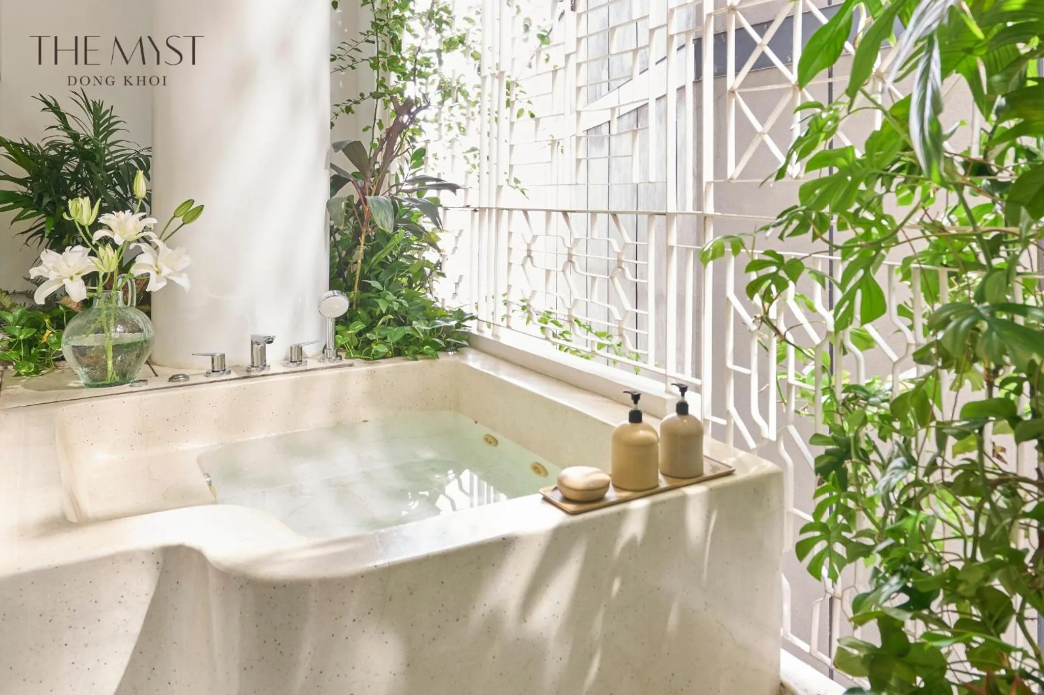 Bath in The Myst Dong Khoi