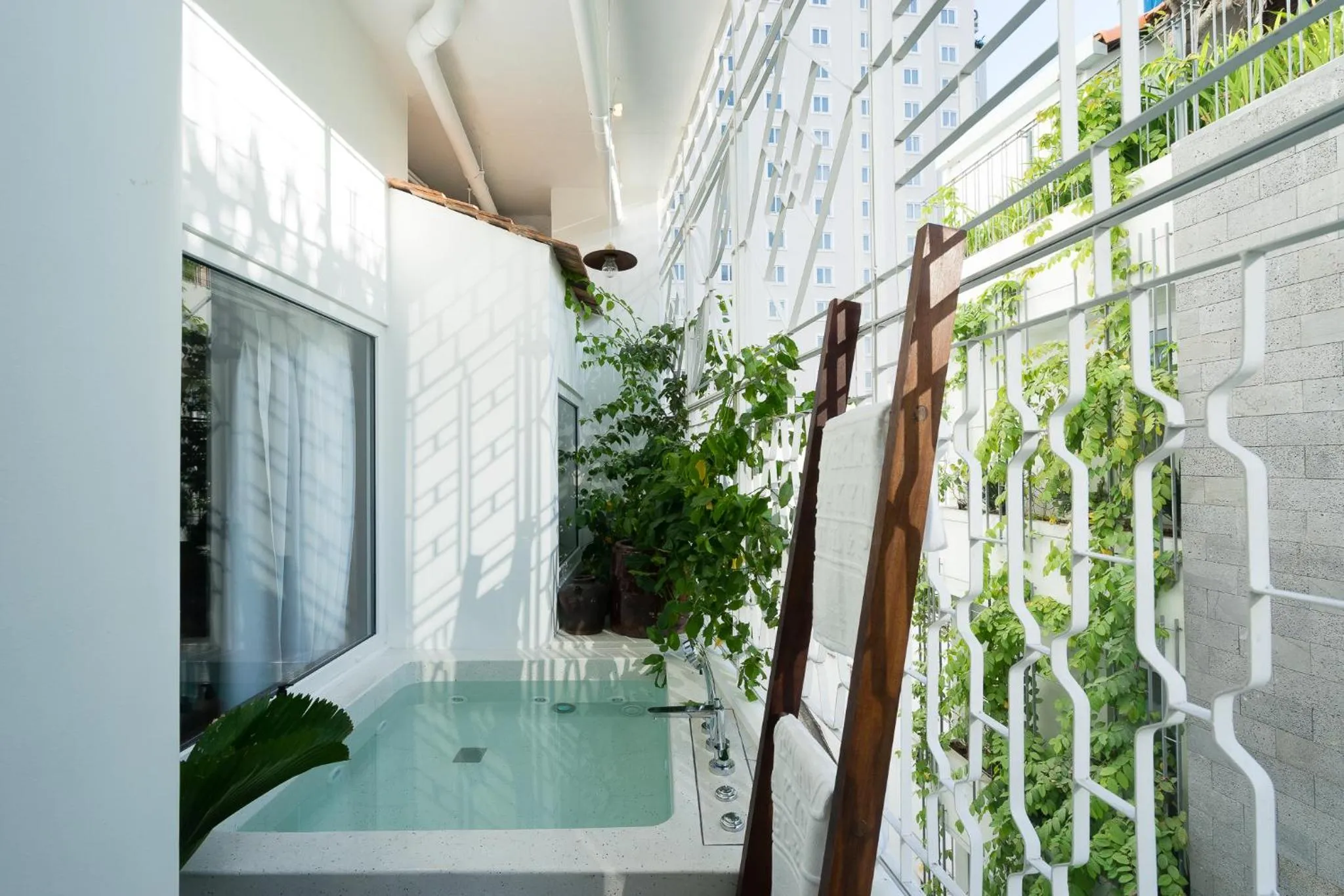 Bath in The Myst Dong Khoi