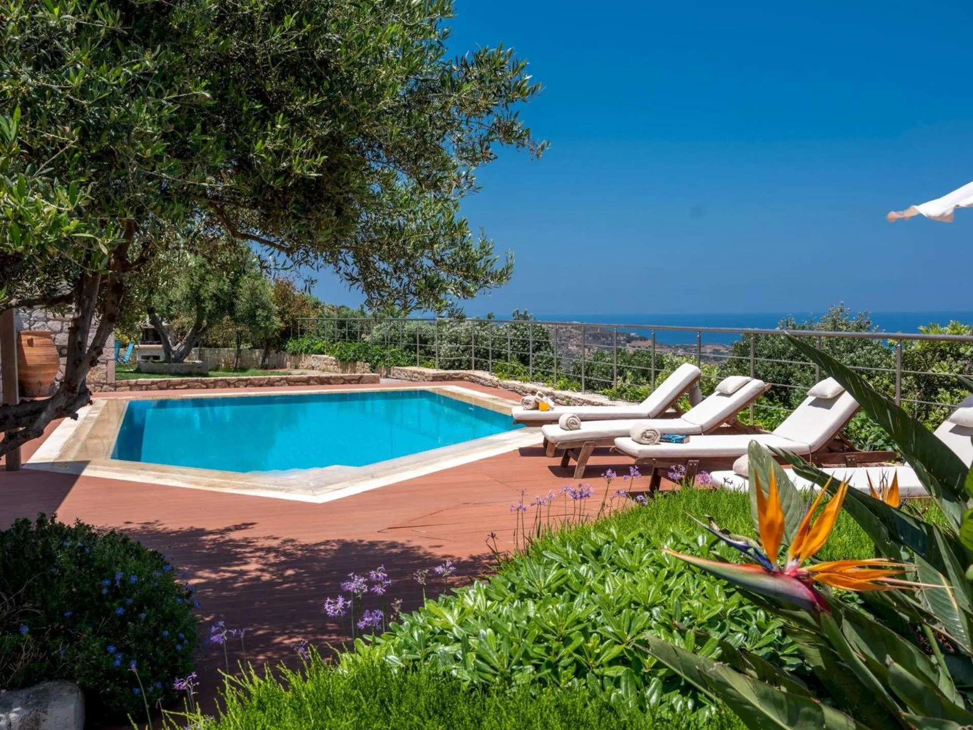 Area and facilities in Luxury Villa Hara with private pool