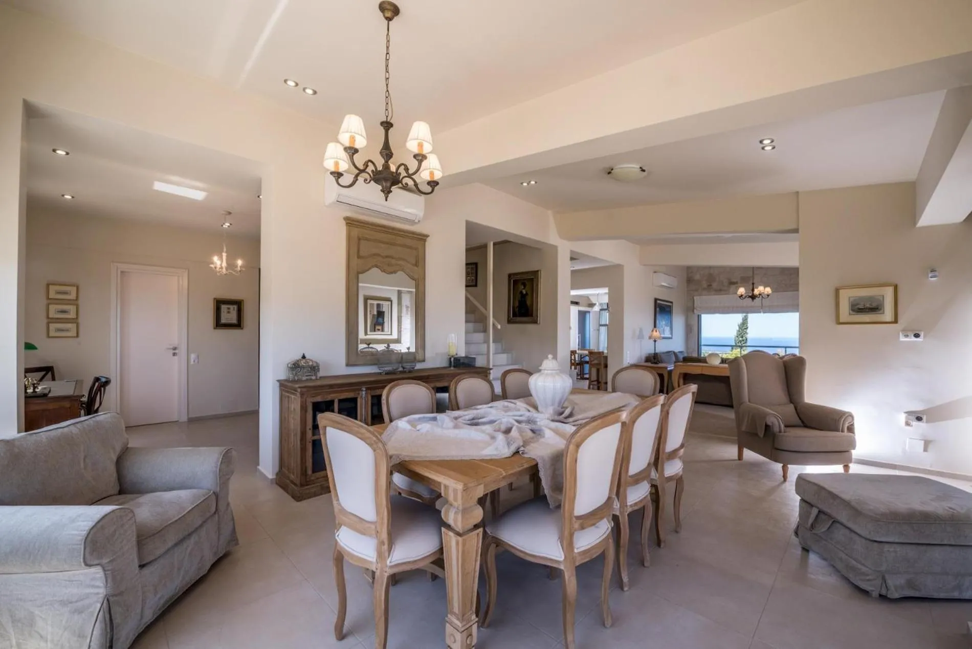 Dining area in Luxury Villa Hara with private pool