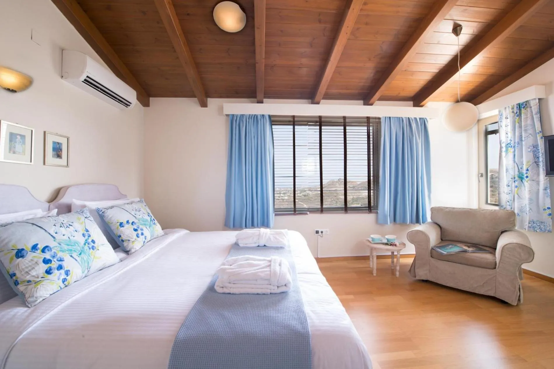 Bed in Luxury Villa Hara with private pool