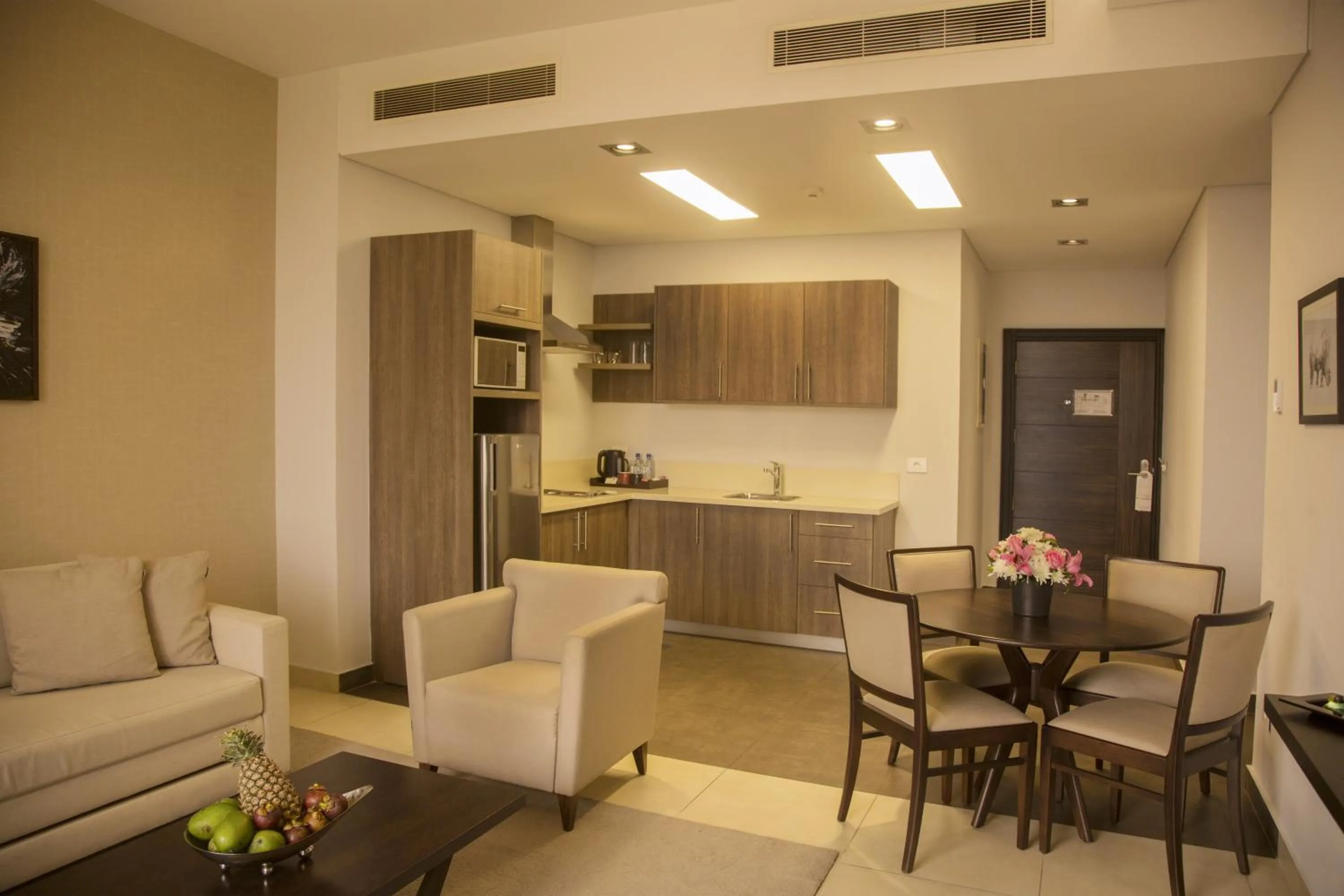 Kitchen or kitchenette in Kin Plaza Arjaan by Rotana