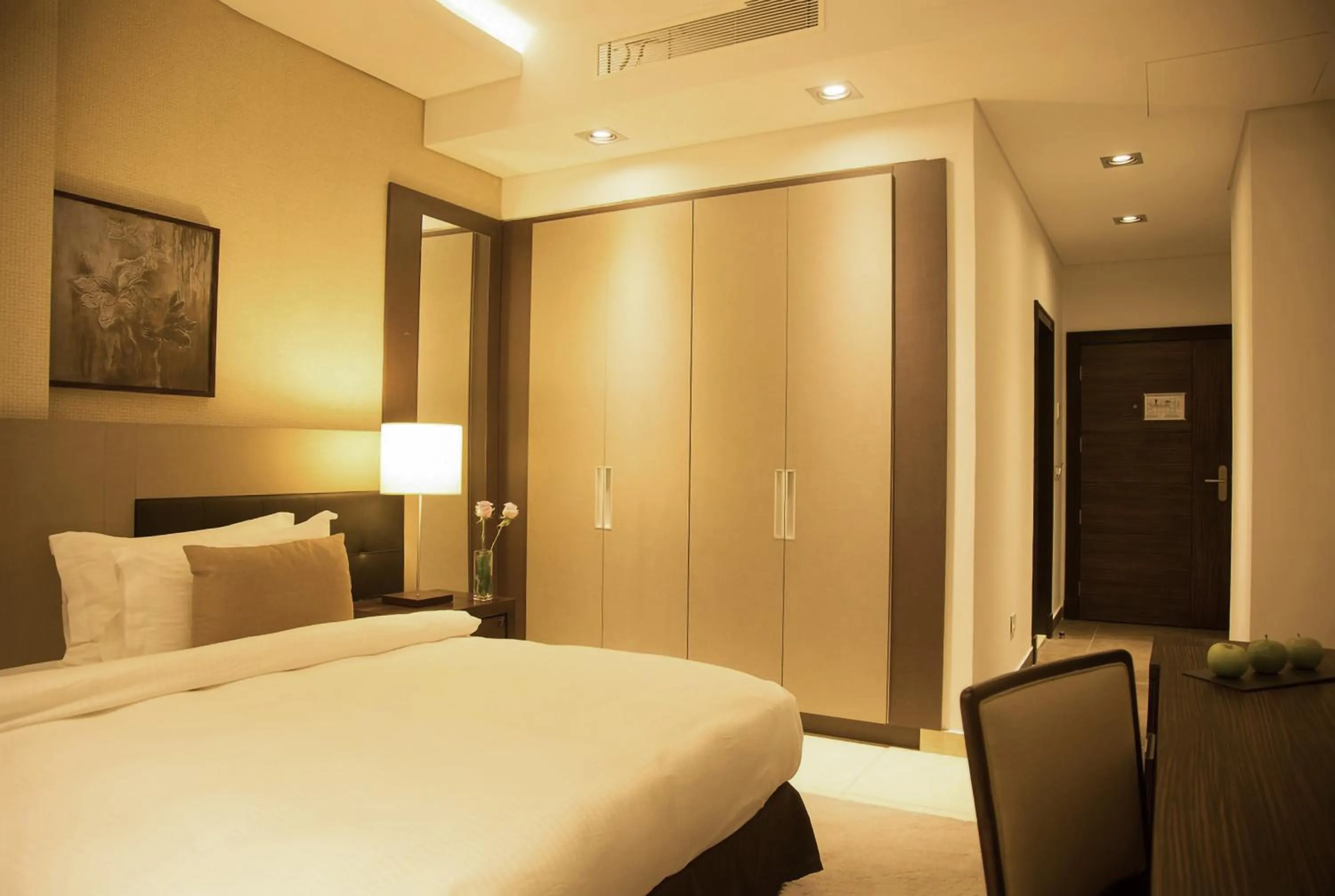 Bedroom, Bed in Kin Plaza Arjaan by Rotana
