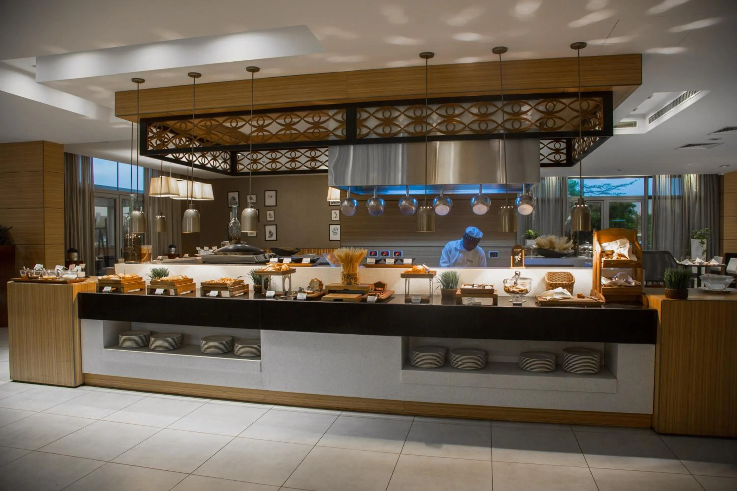 Restaurant/places to eat in Kin Plaza Arjaan by Rotana