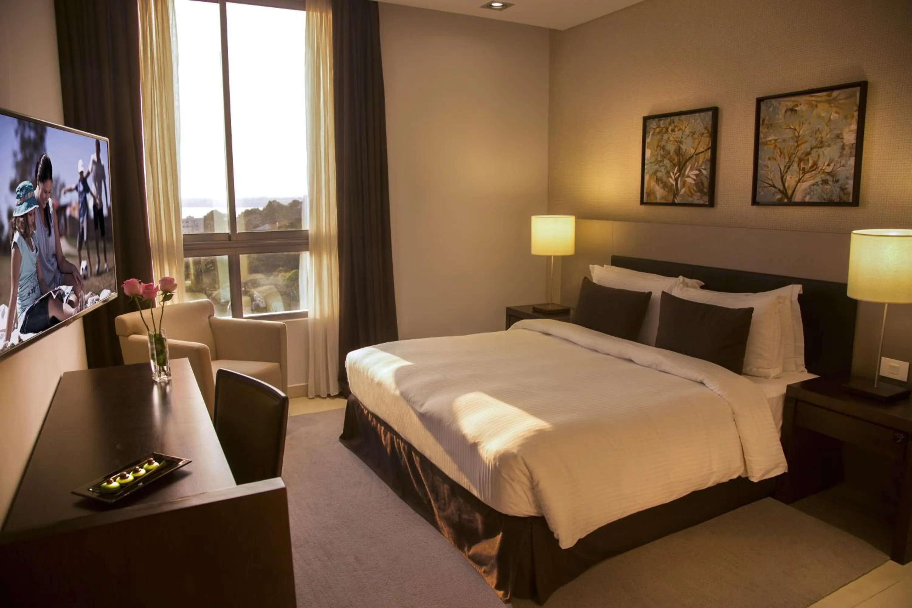 Bed in Kin Plaza Arjaan by Rotana