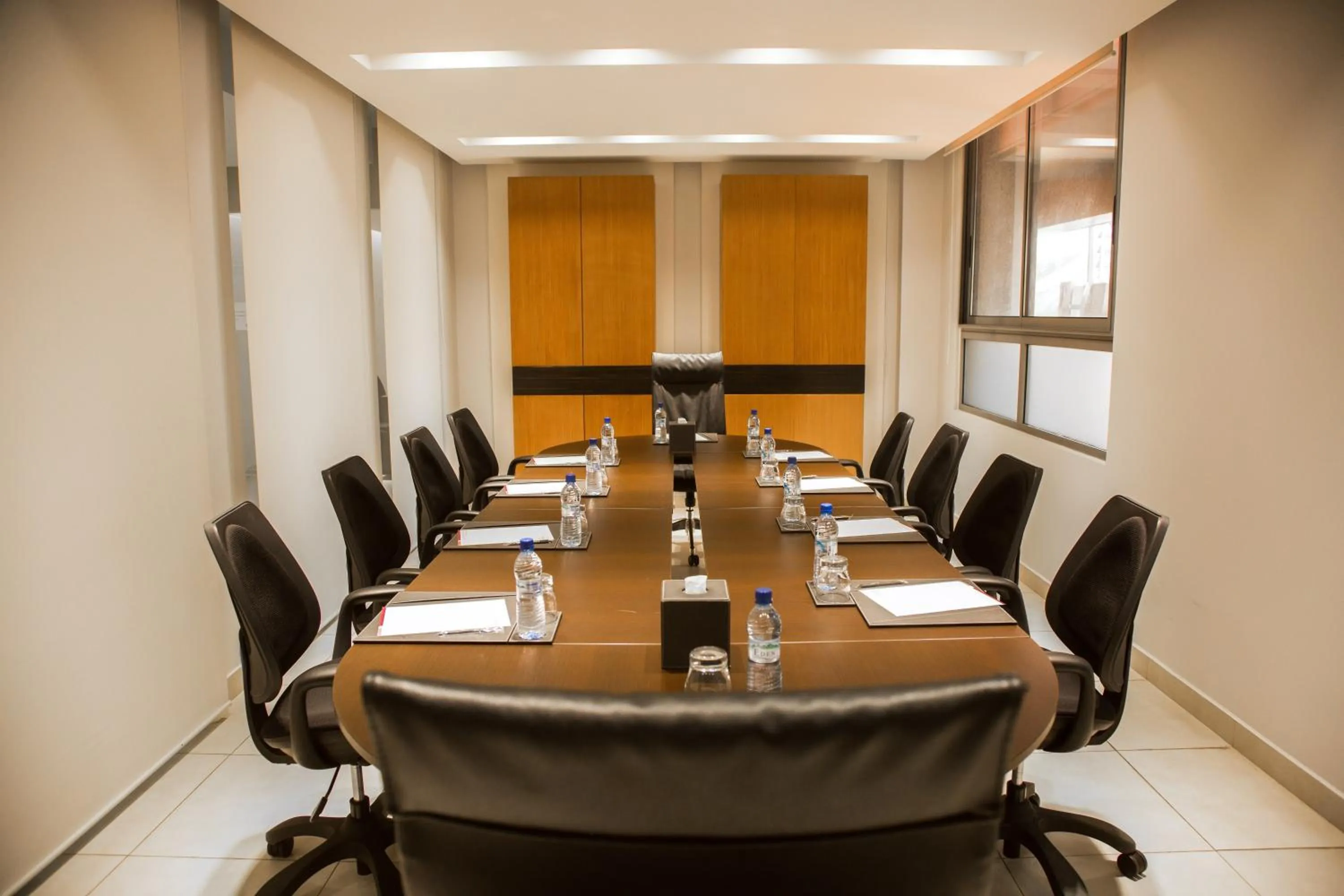 Business facilities in Kin Plaza Arjaan by Rotana