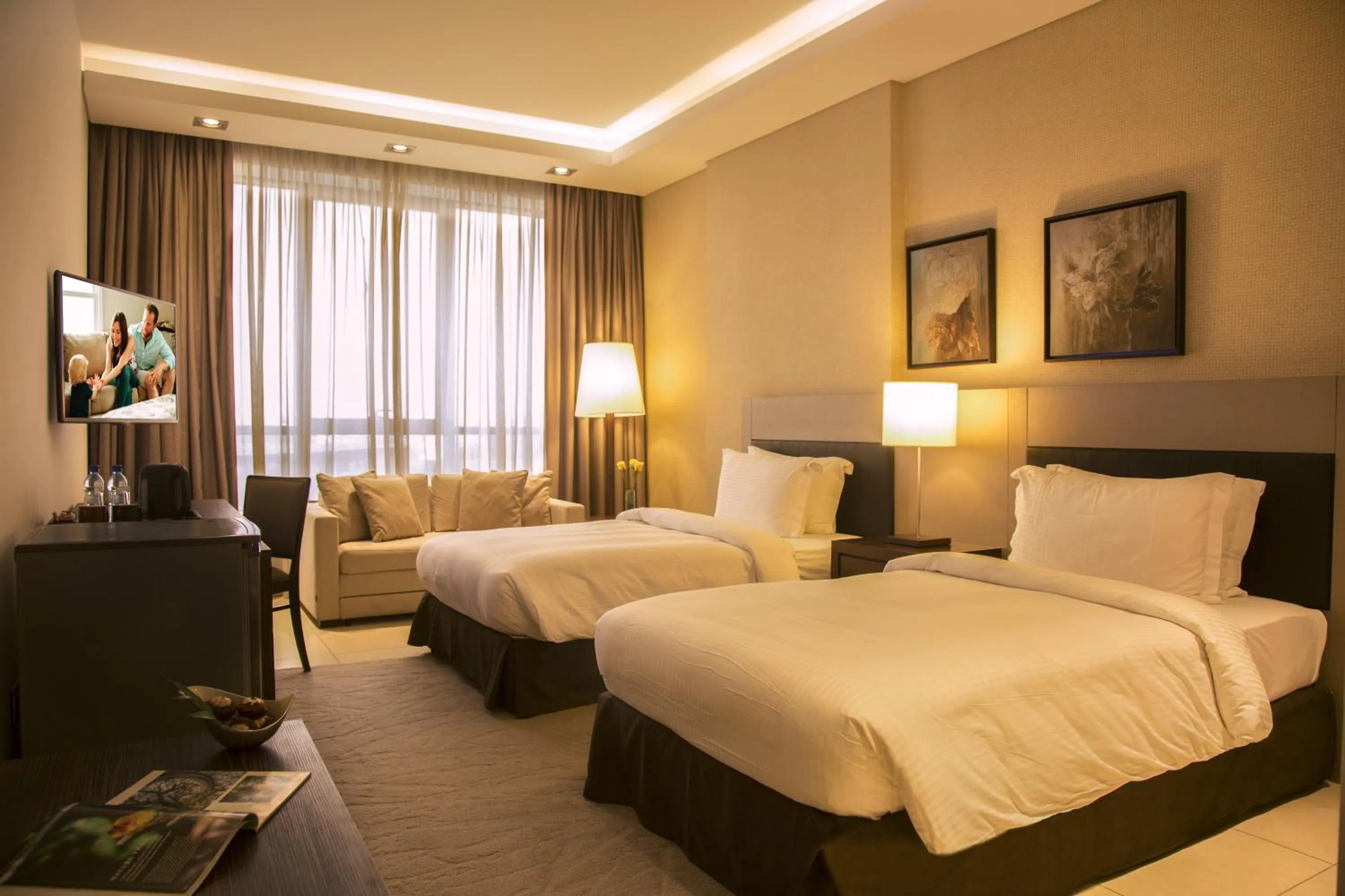 Photo of the whole room, Bed in Kin Plaza Arjaan by Rotana