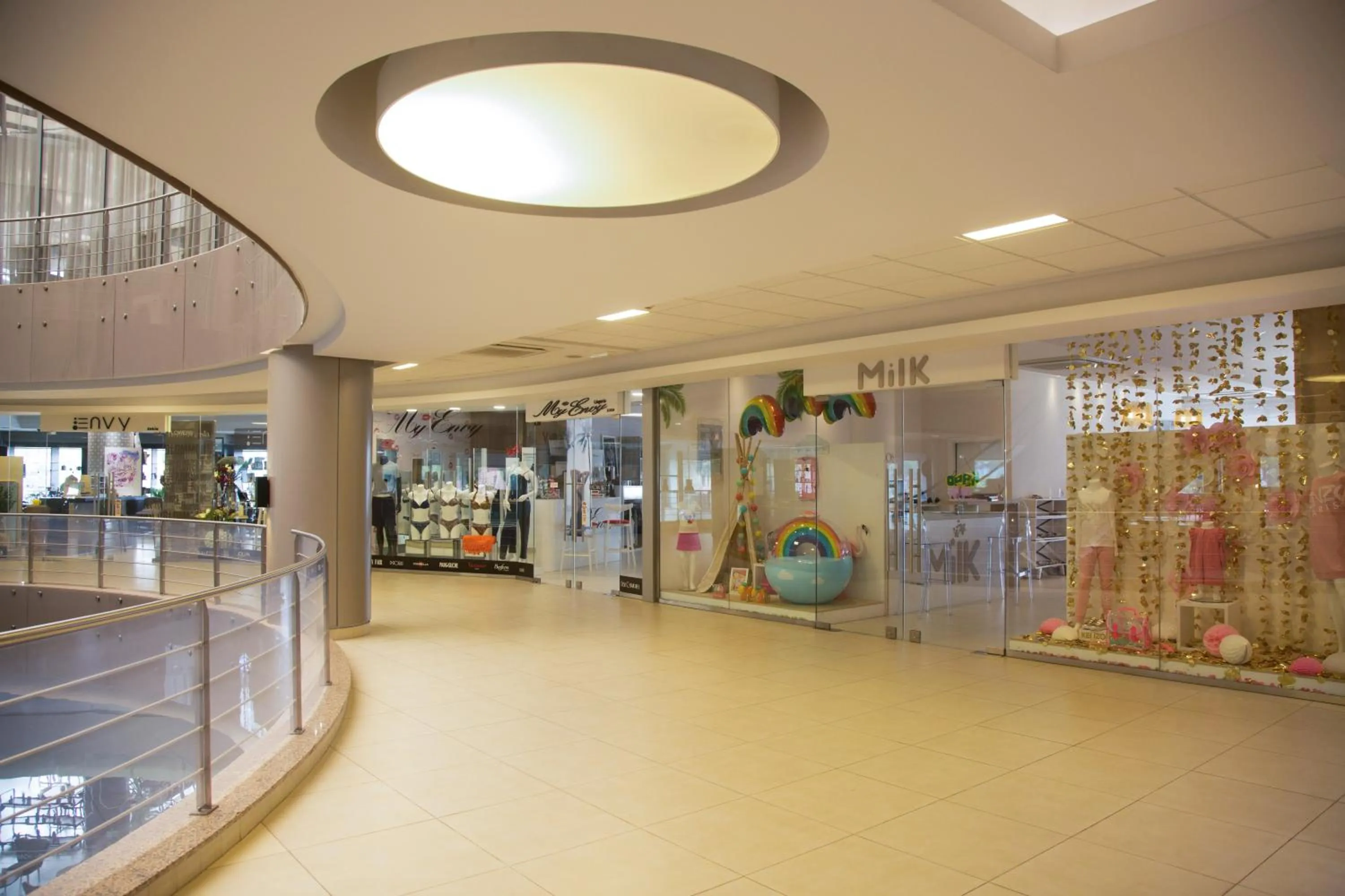 On-site shops in Kin Plaza Arjaan by Rotana