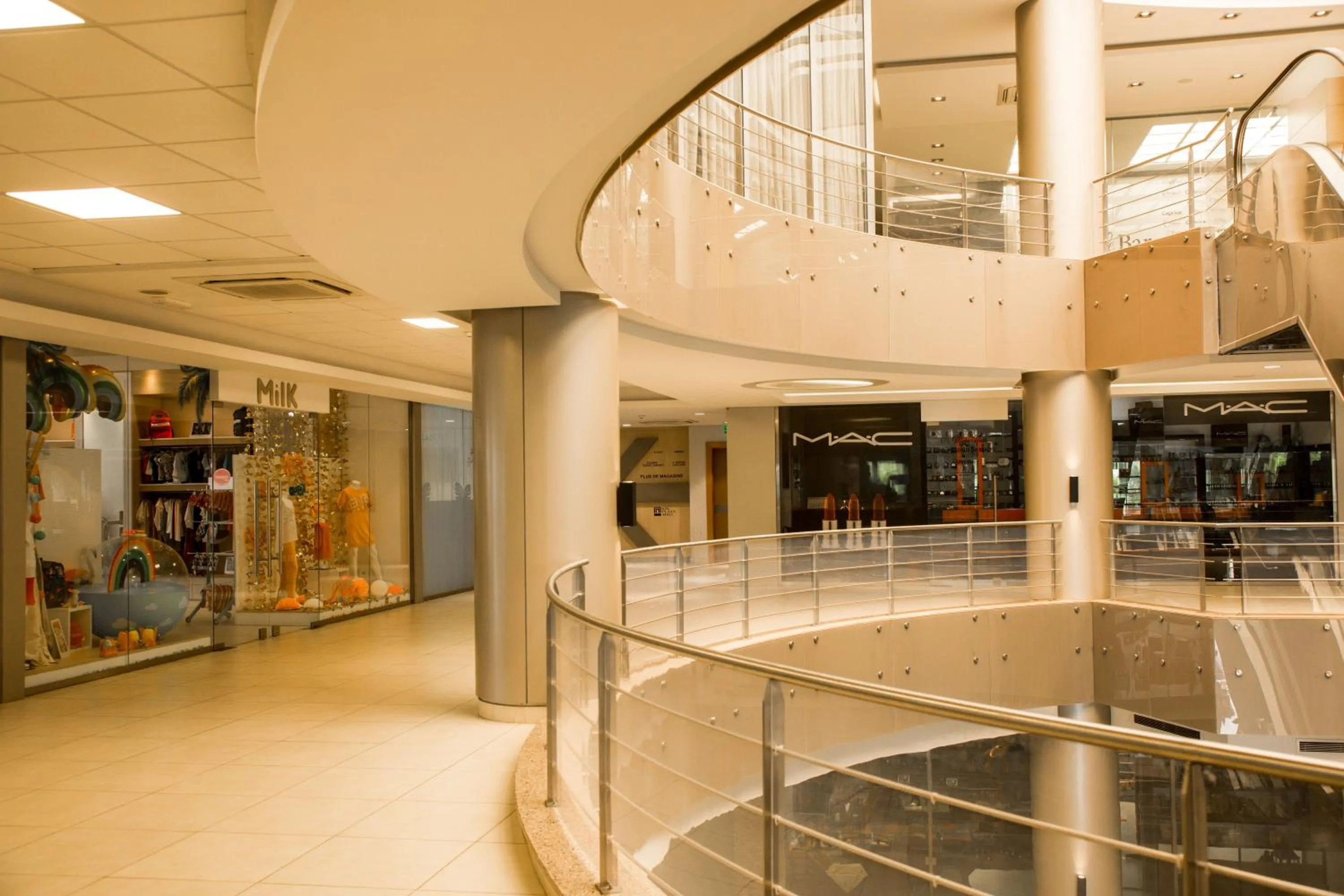 On-site shops in Kin Plaza Arjaan by Rotana