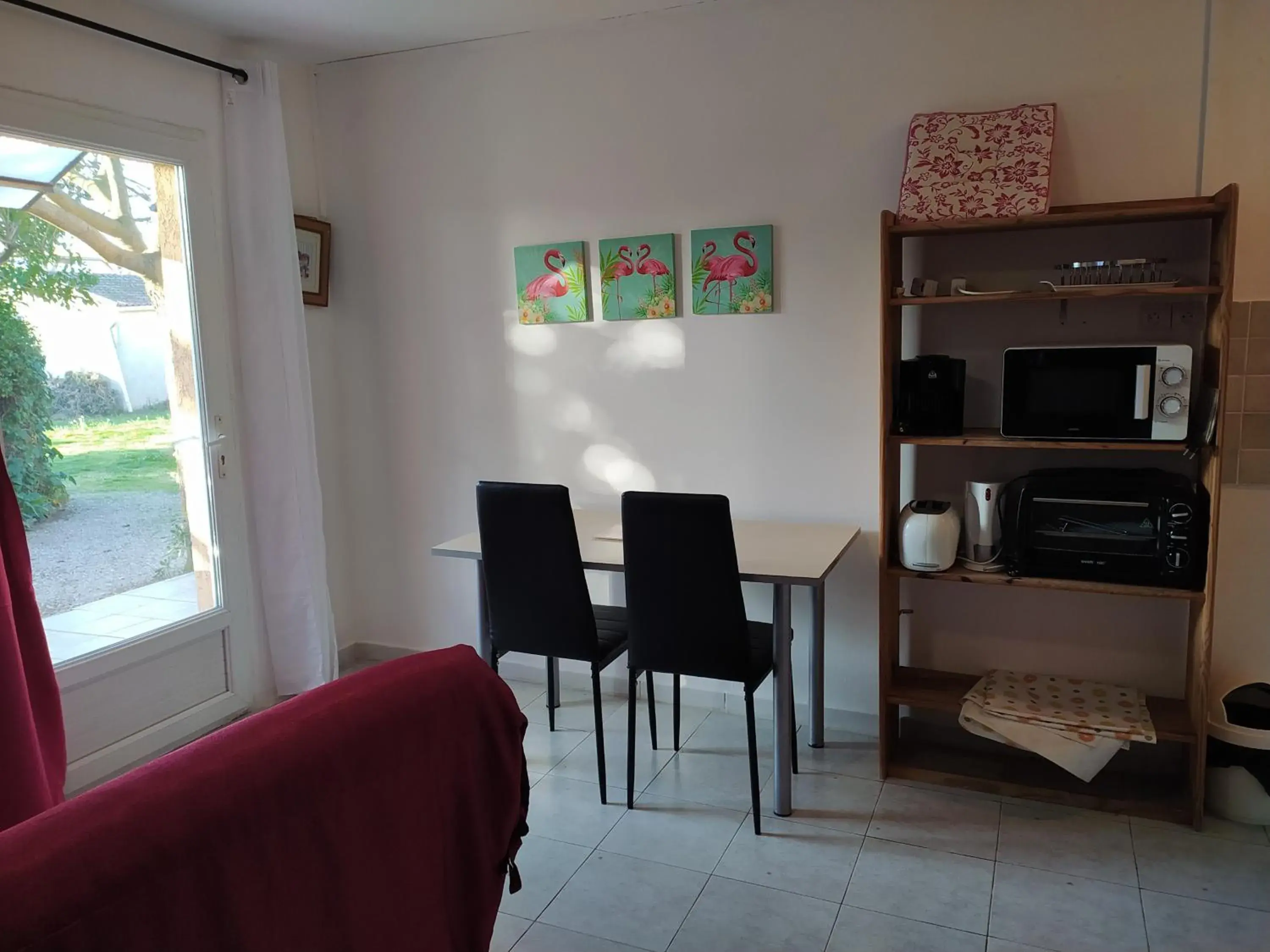 Apartment with Garden View in Abrivado Aimargues en petite camargue, parking intérieur, wifi, jardin Apartment with Garden View in Abrivado Aimargues en petite camargue, parking intérieur, wifi, jardin