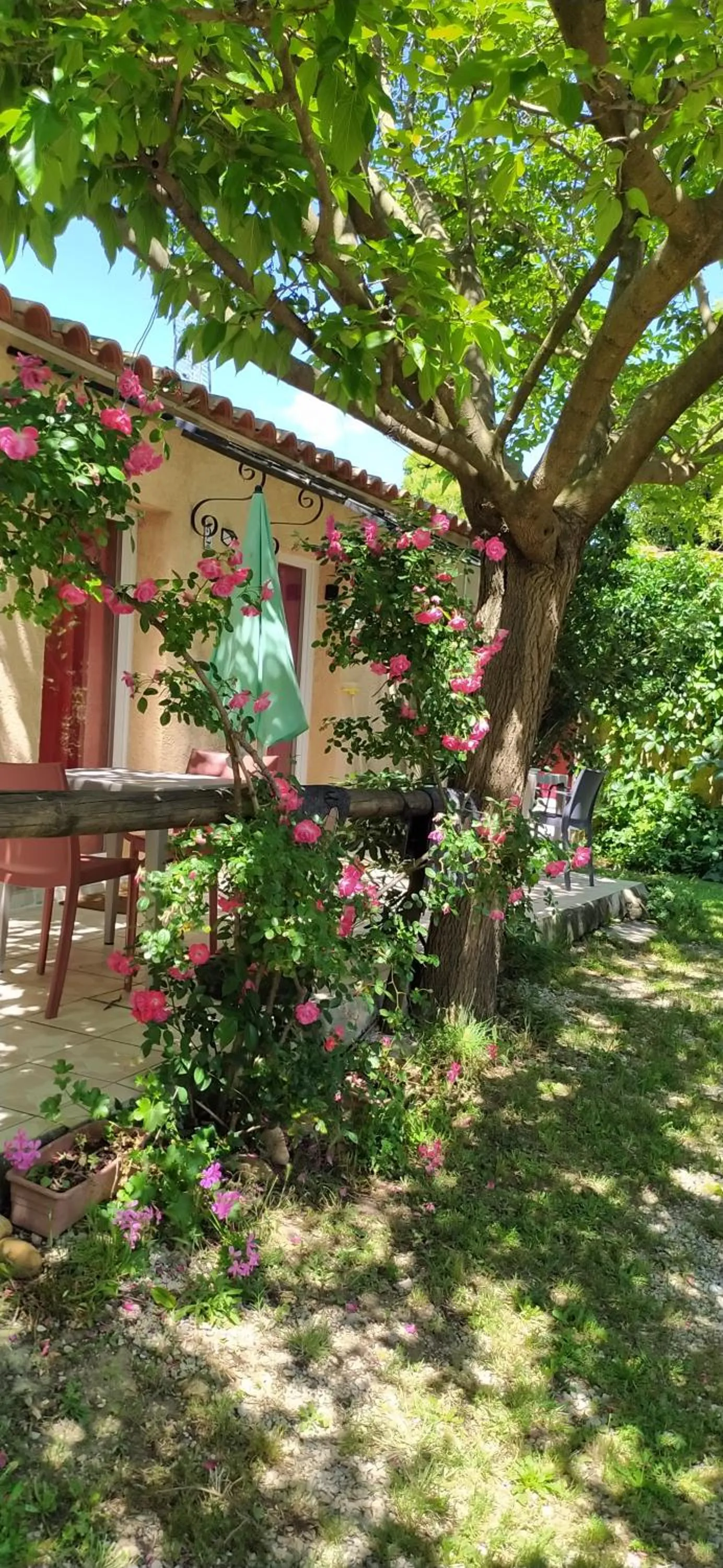 Property building in Abrivado Aimargues en petite camargue, parking intérieur, wifi, jardin