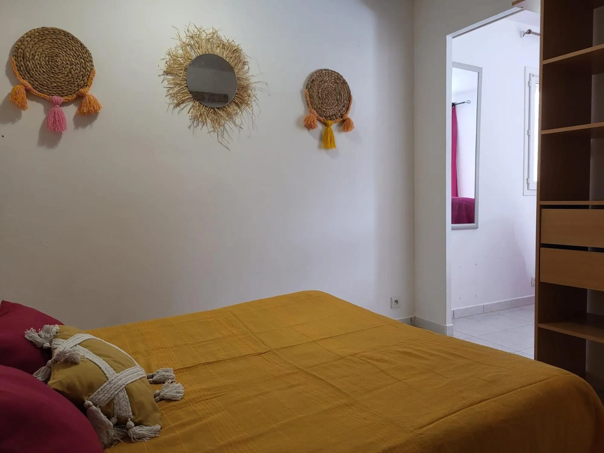 Bed in Abrivado Aimargues en petite camargue, parking intérieur, wifi, jardin