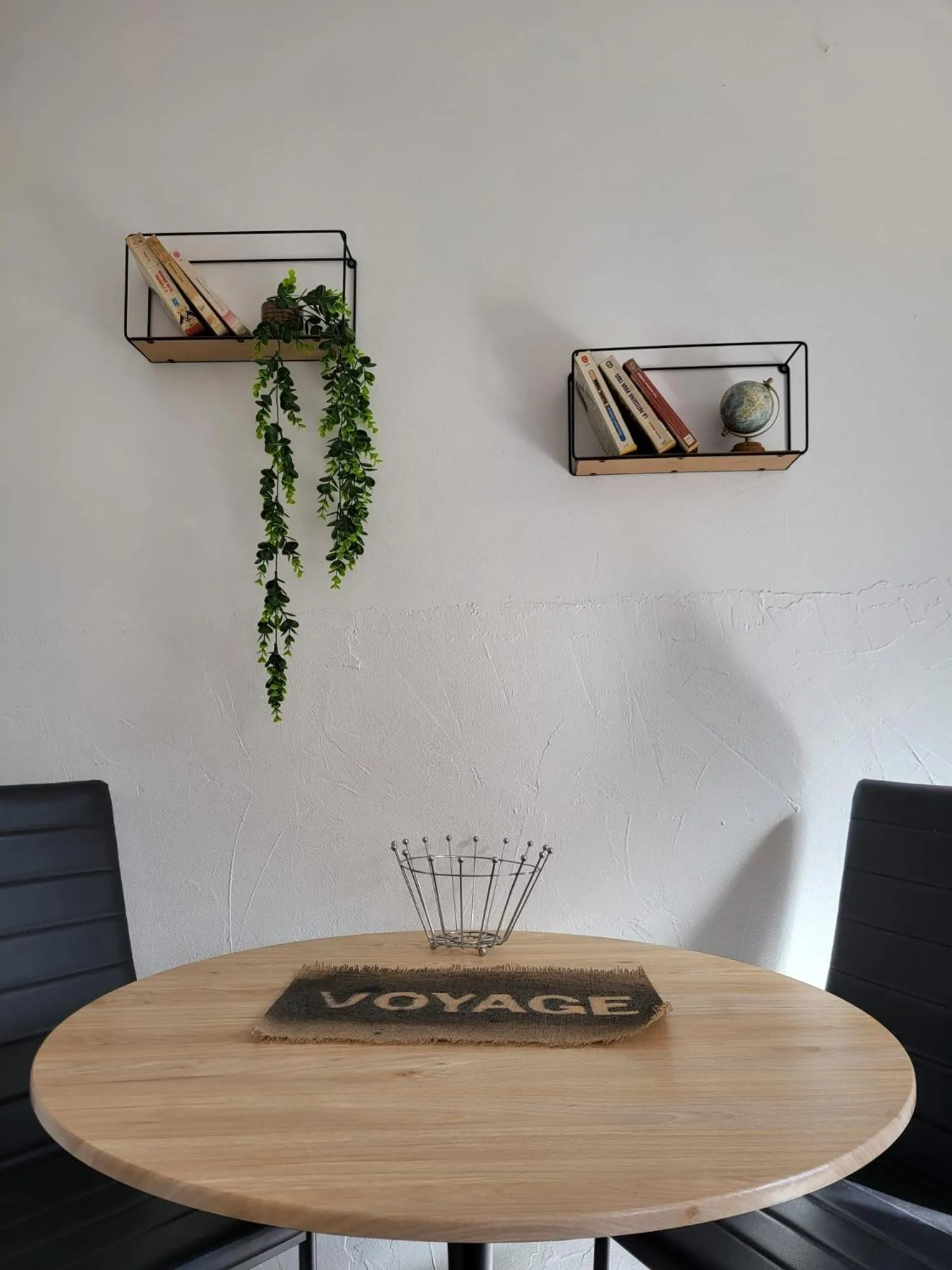 Decorative detail in Abrivado Aimargues en petite camargue, parking intérieur, wifi, jardin