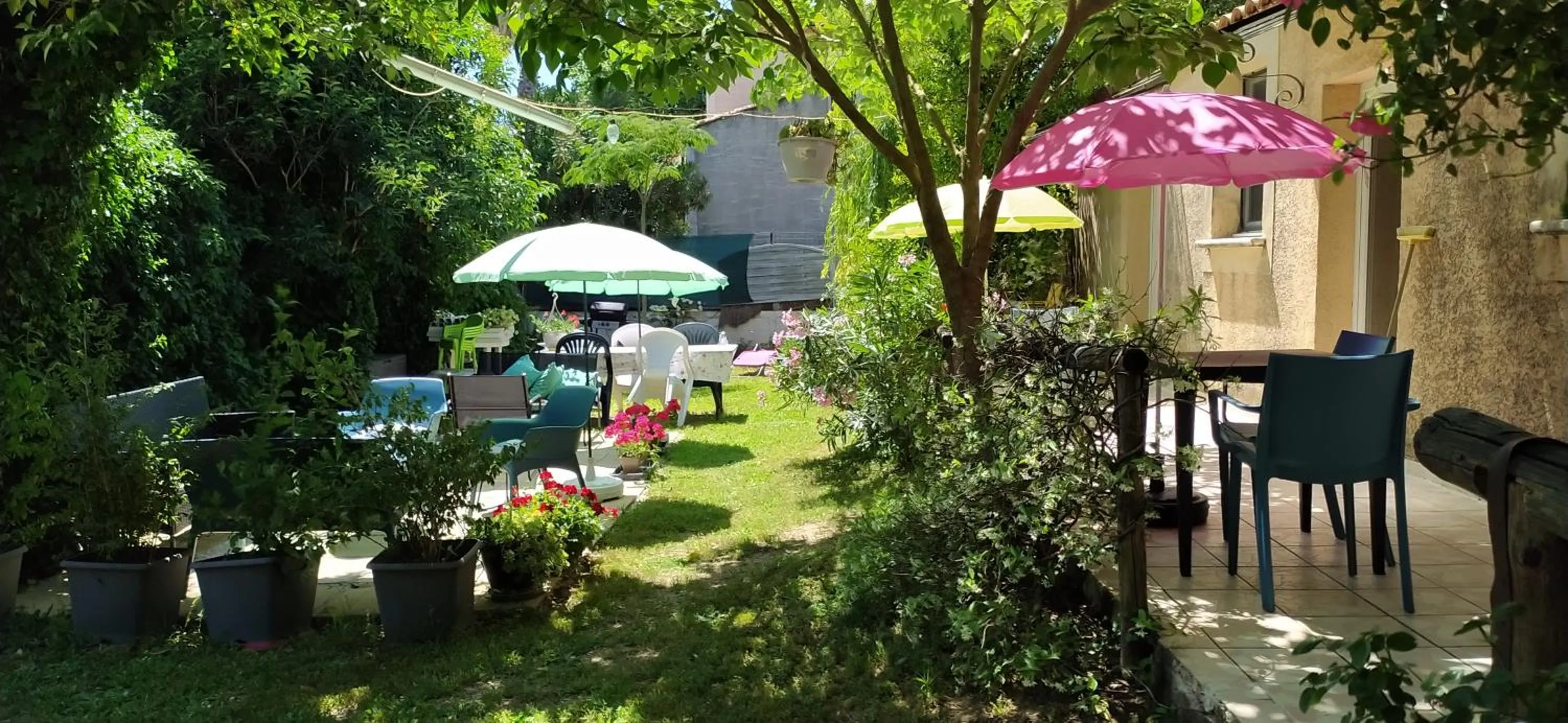 Property building in Abrivado Aimargues en petite camargue, parking intérieur, wifi, jardin