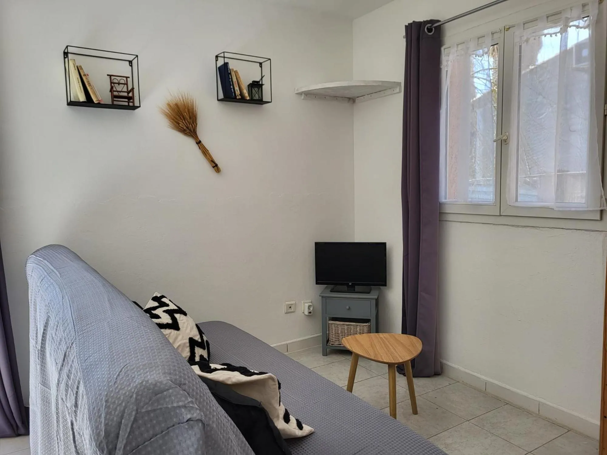 TV and multimedia in Abrivado Aimargues en petite camargue, parking intérieur, wifi, jardin