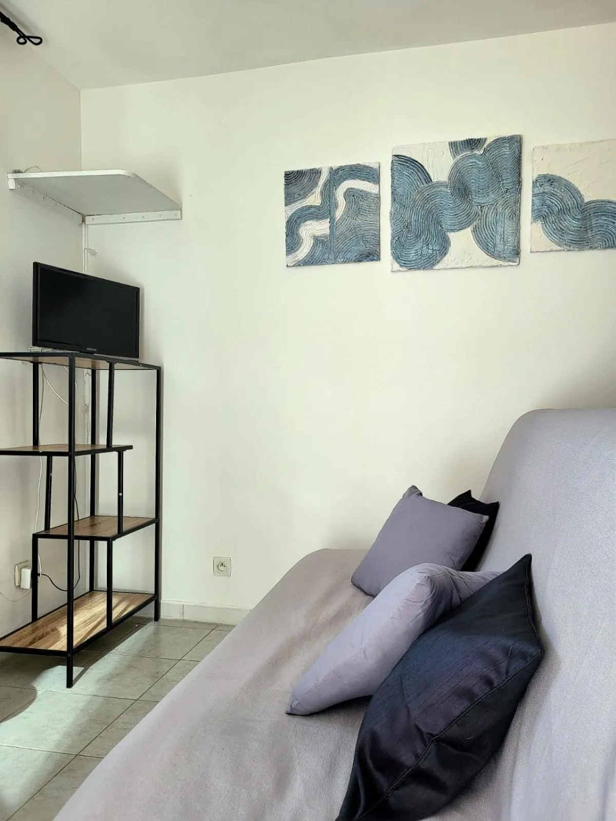 TV and multimedia, Bed in Abrivado Aimargues en petite camargue, parking intérieur, wifi, jardin