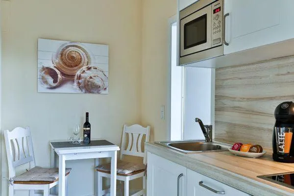 Appartement-5-mit-Suedbalkon-in-strandnaher-Lage-Baederstil-Villa-in-Wenningstedt-Sylt