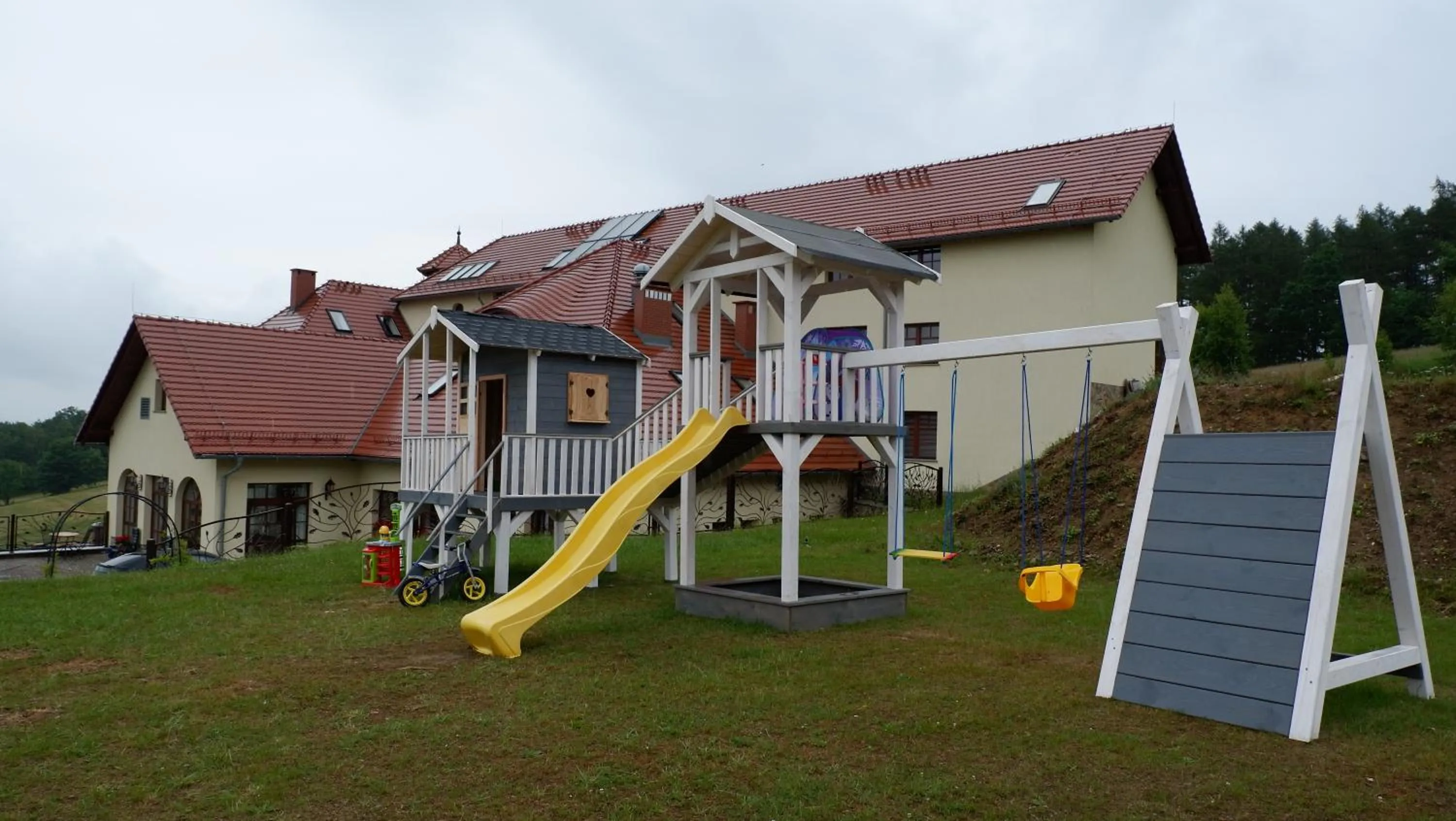 Children play ground in Leśny Kurort w Gierczynie