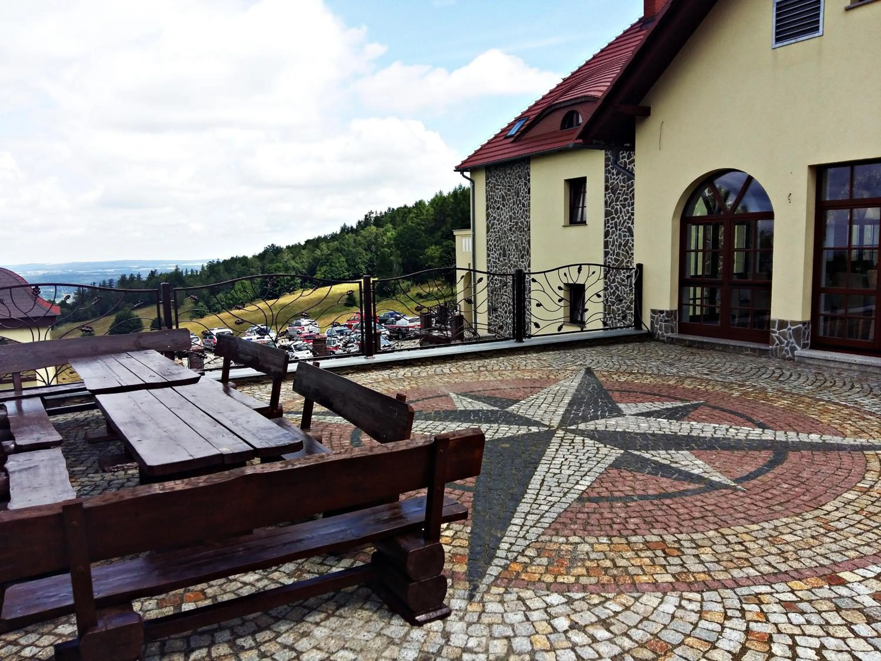 Property building in Leśny Kurort w Gierczynie