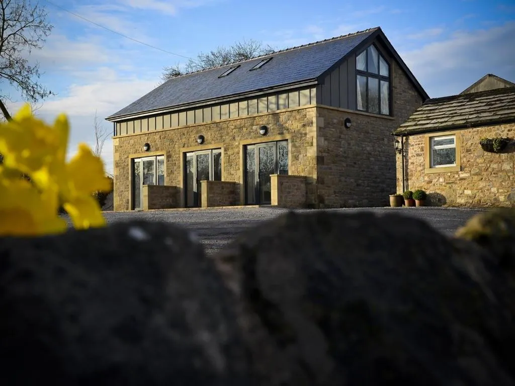 Property building in 3 Millstones Inn