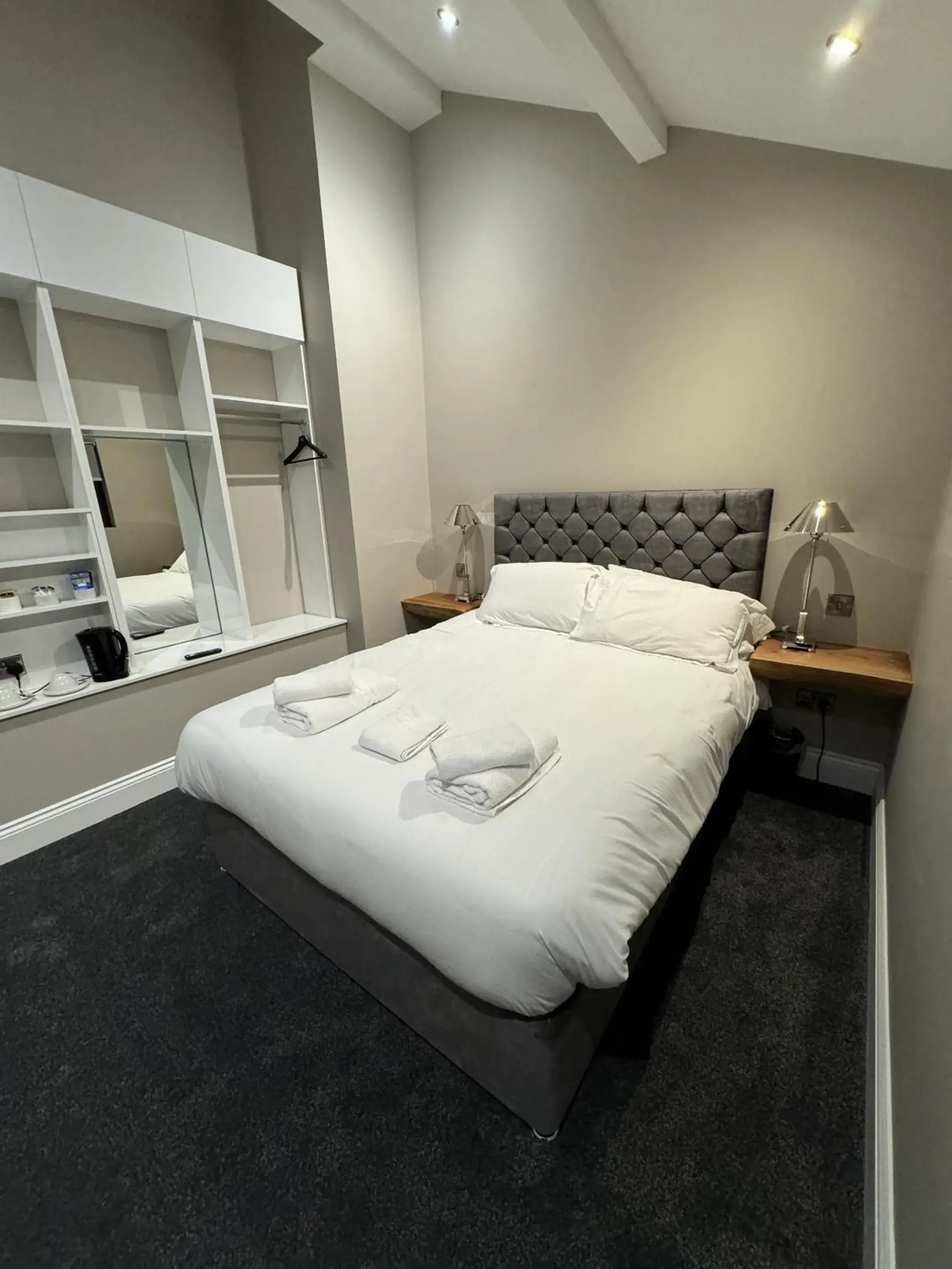 Bedroom, Bed in 3 Millstones Inn Bedroom, Bed in 3 Millstones Inn