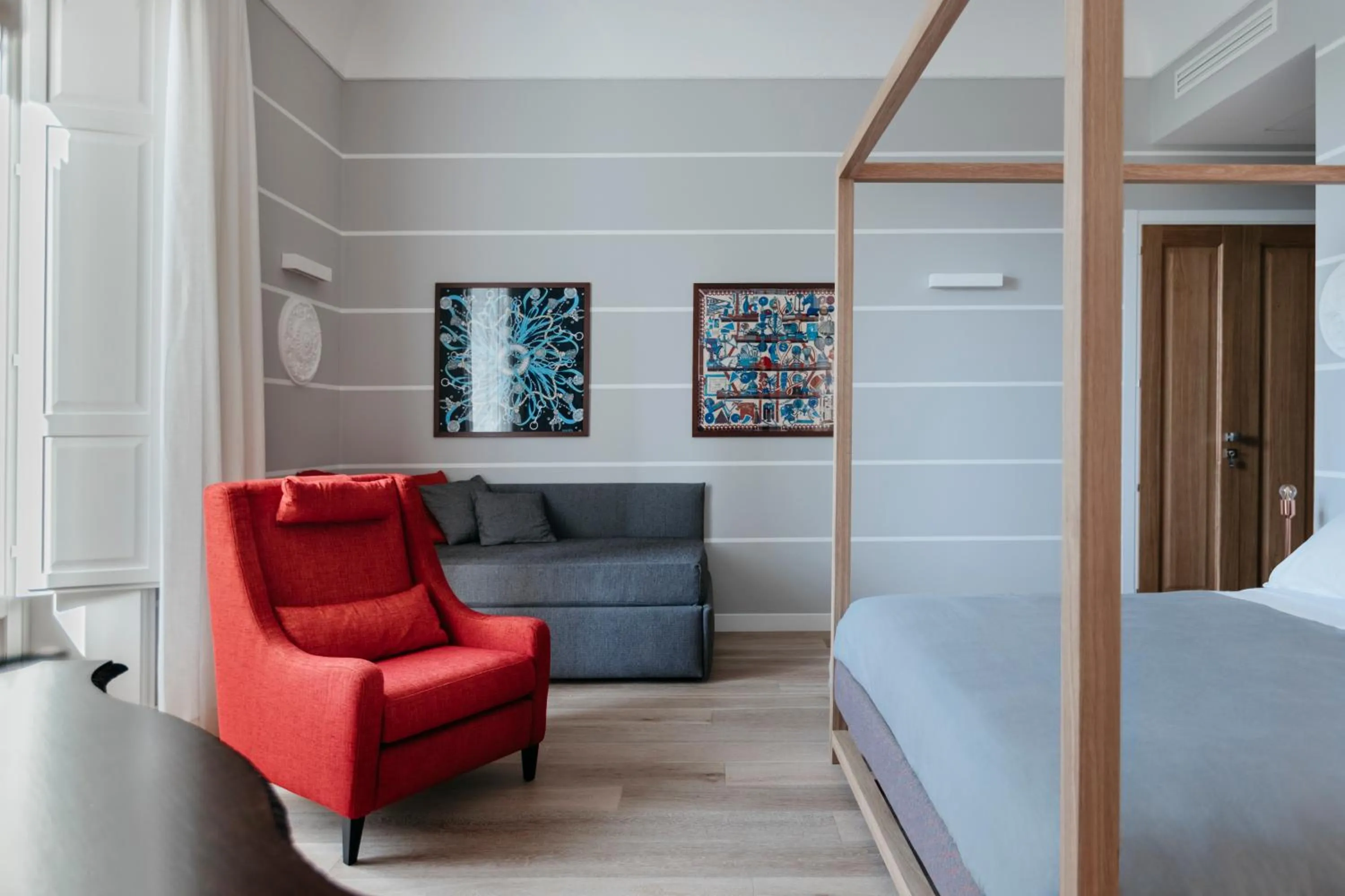 Photo of the whole room, Bed in Euterpe LHT