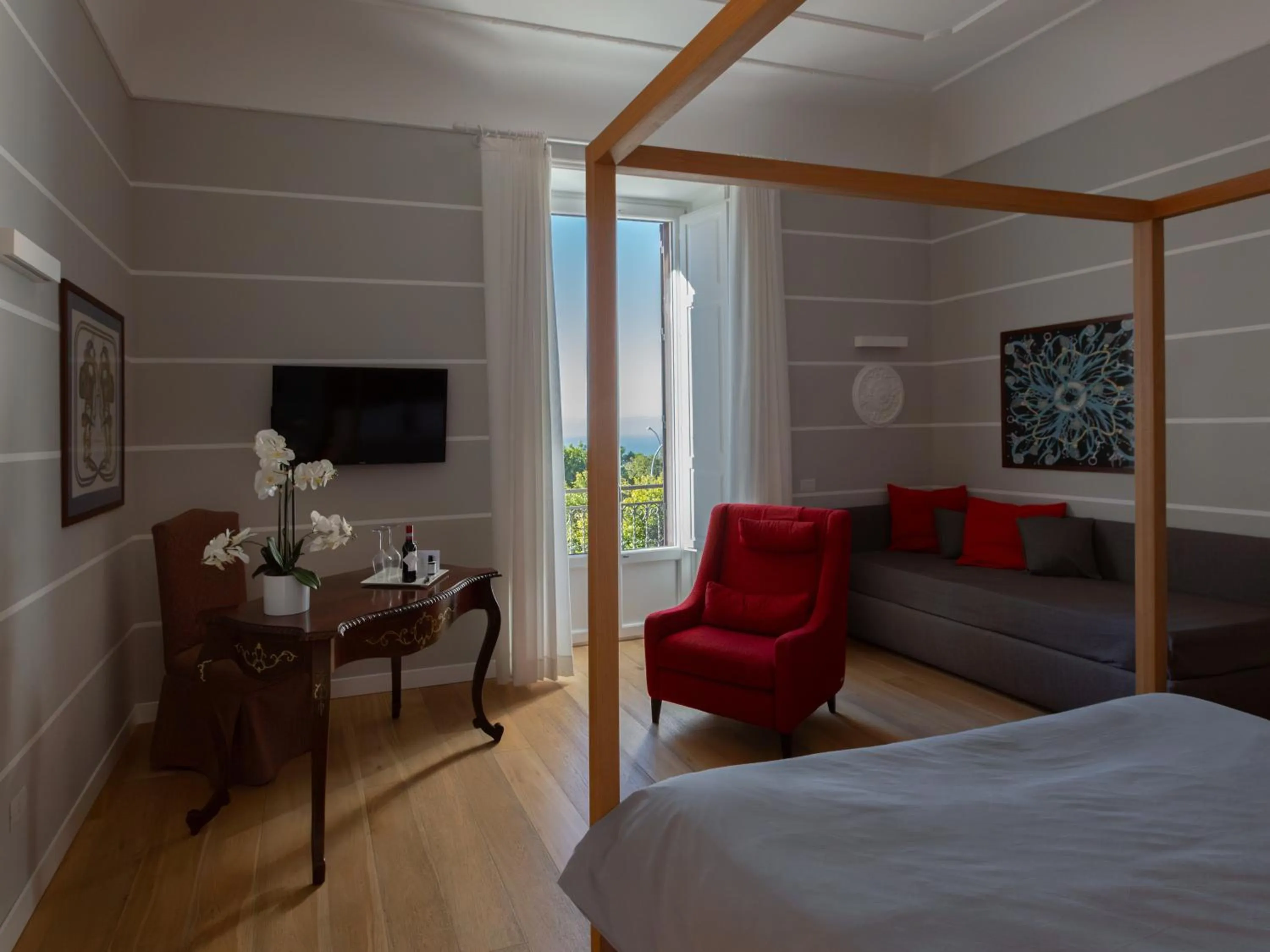 Bedroom, Bed in Euterpe LHT