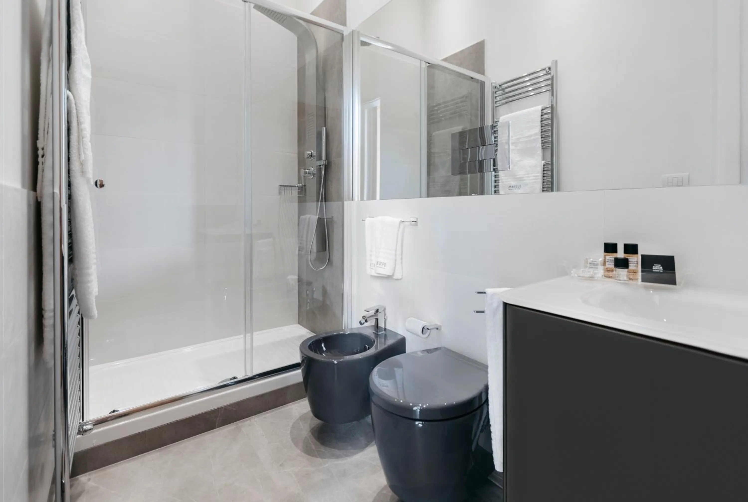 Bathroom in Euterpe LHT