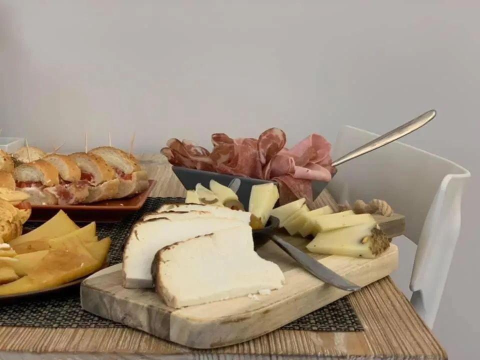 Breakfast in Euterpe LHT