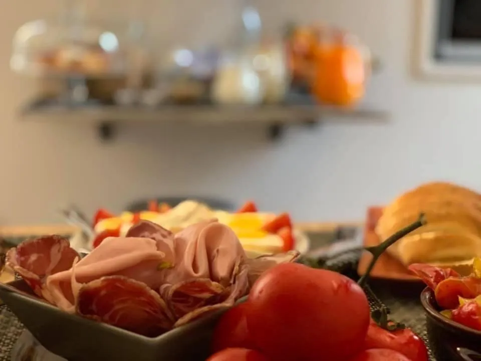 Breakfast in Euterpe LHT