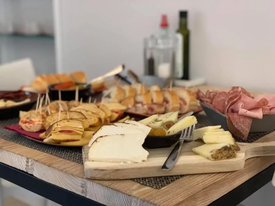 Breakfast in Euterpe LHT