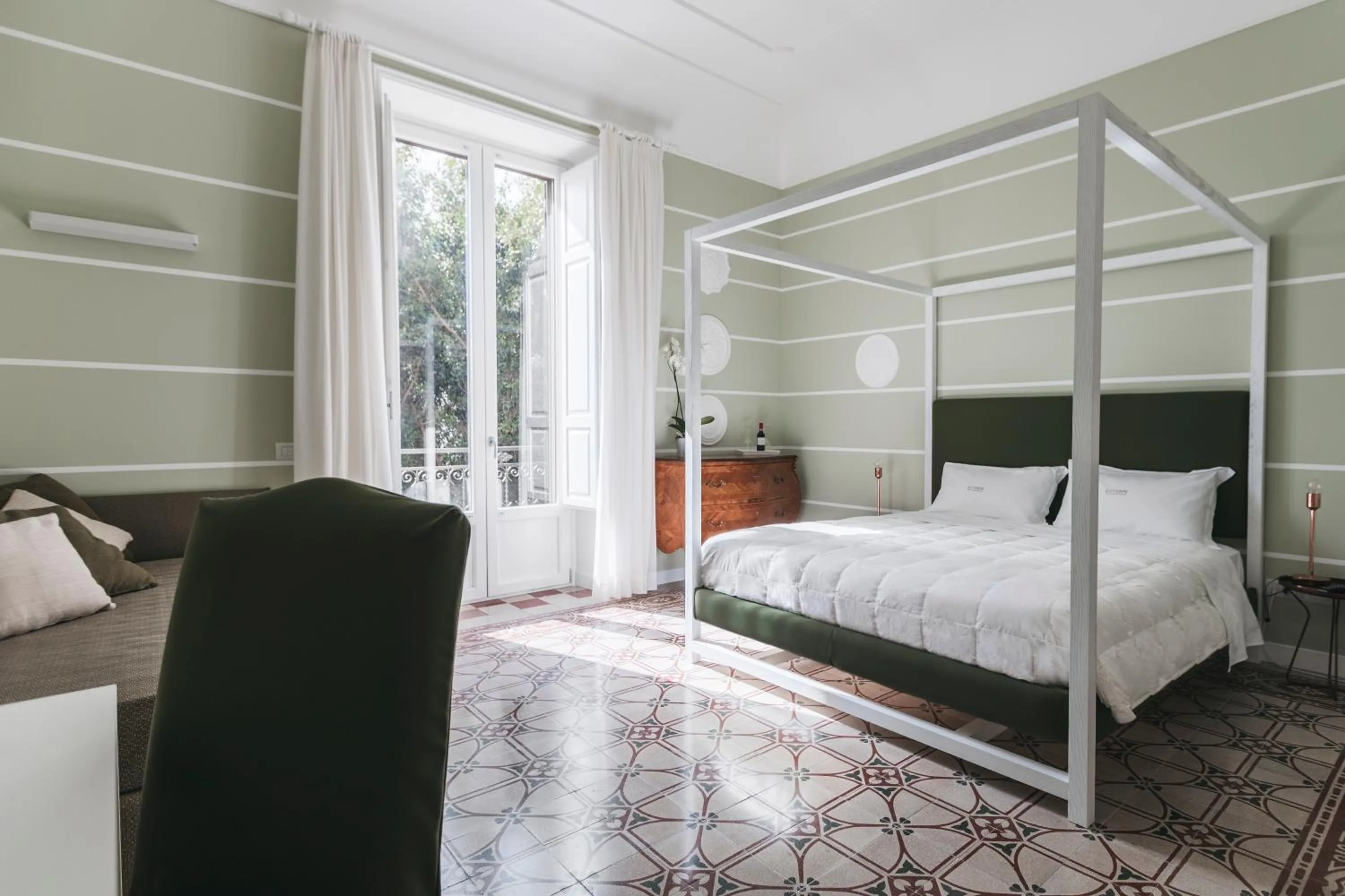 Balcony/Terrace, Bed in Euterpe LHT