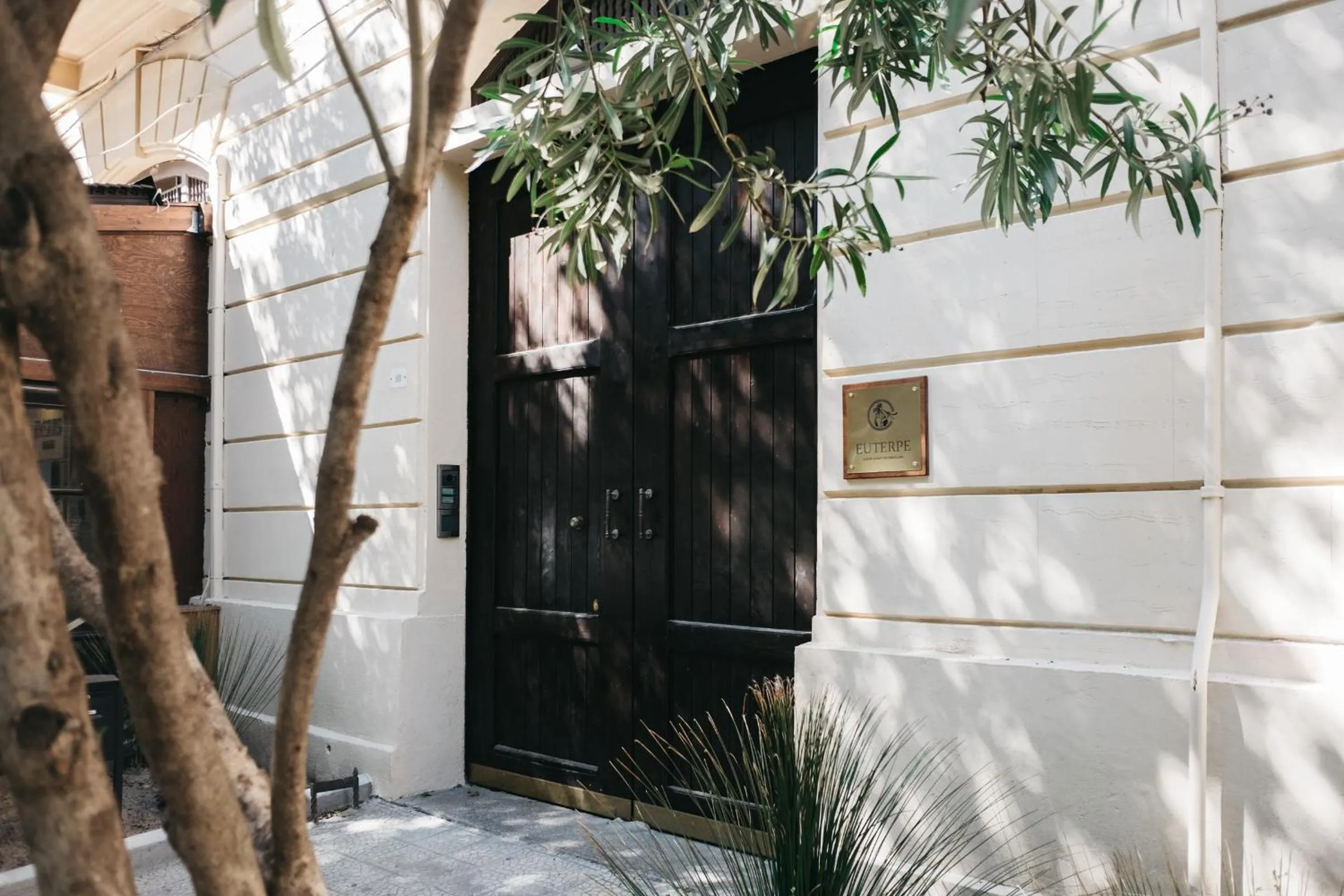 Facade/entrance in Euterpe LHT