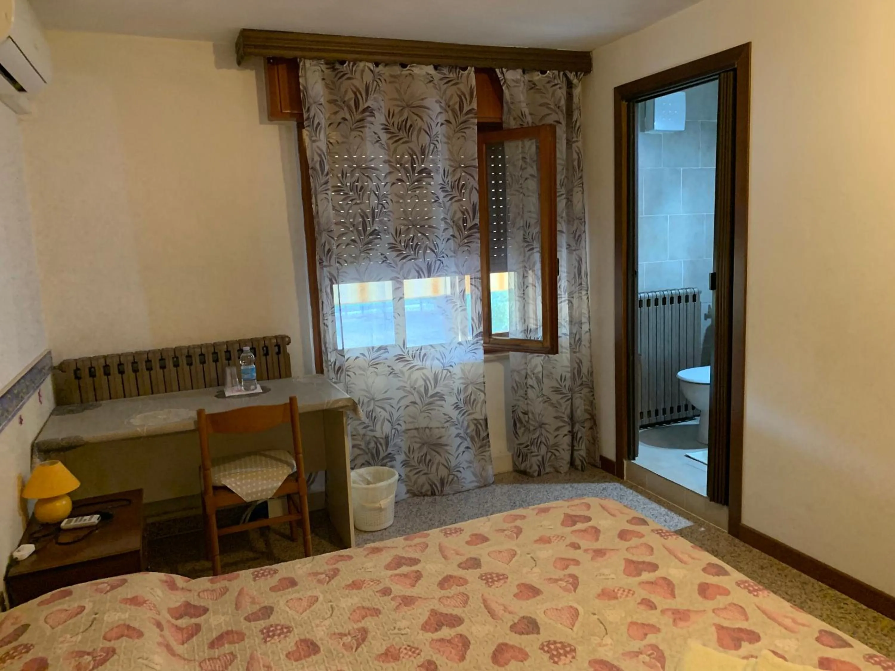 Photo of the whole room, Bed in Camere Solidea