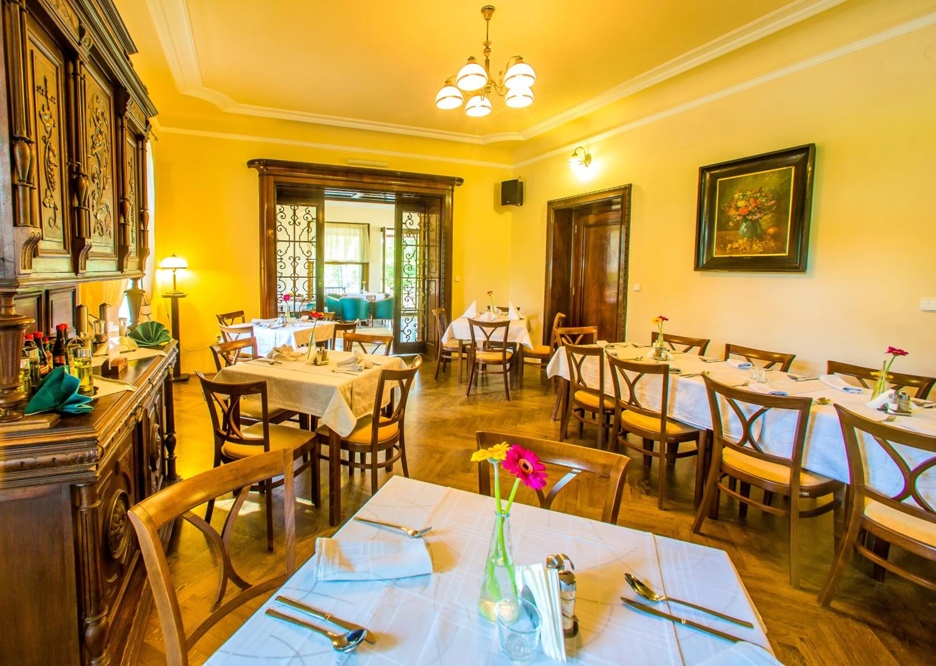 Restaurant/places to eat in Manor House