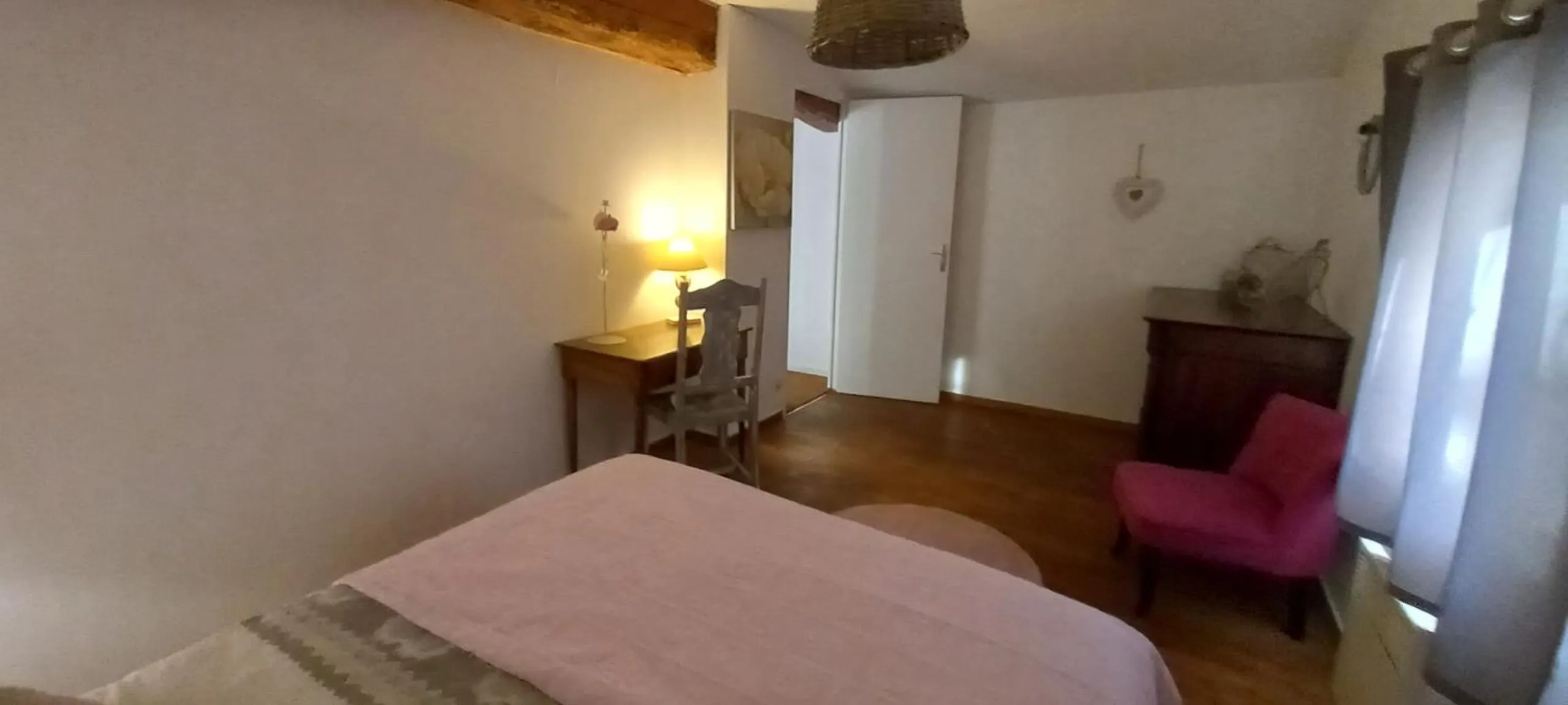 Photo of the whole room, Bed in Les Demeures de la Laigne