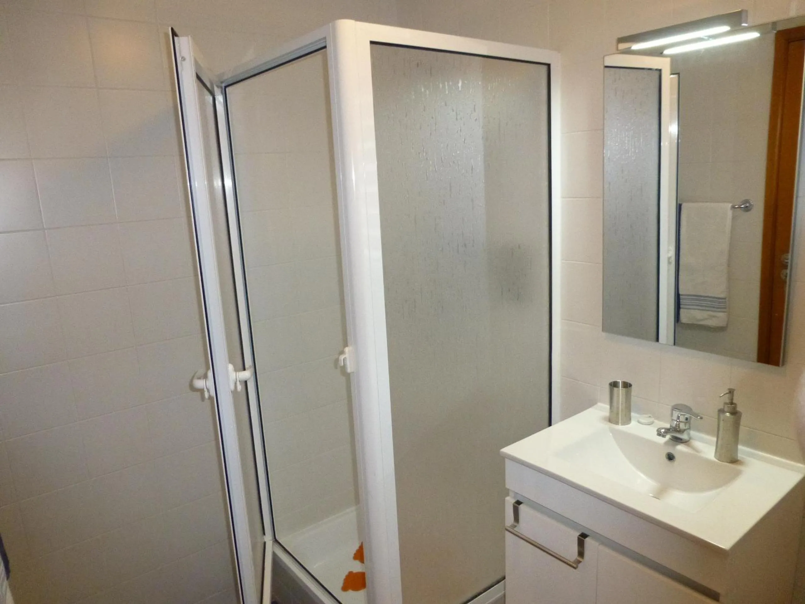 Bathroom in Shearwaternest 2 Apartment