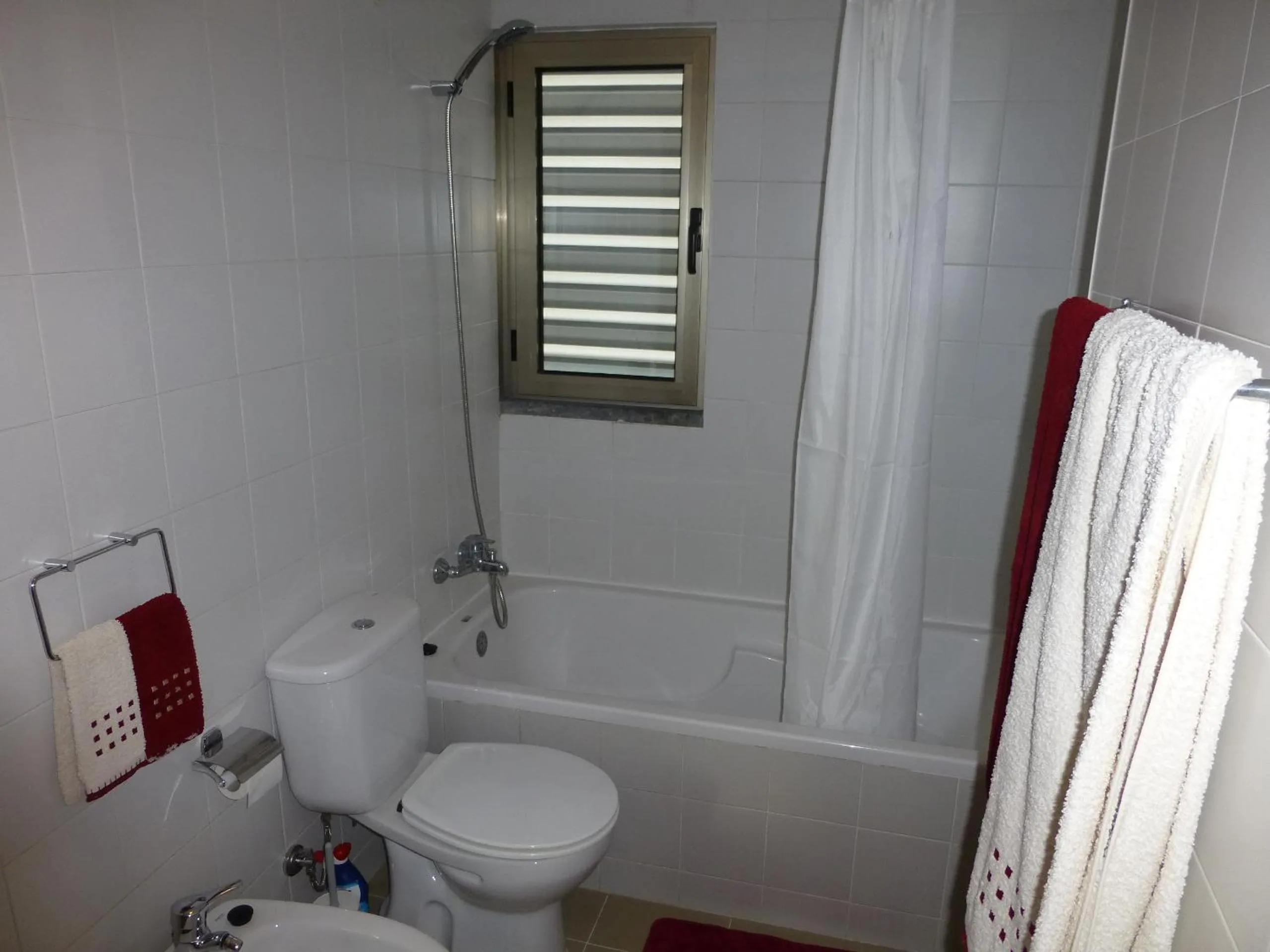 Bathroom in Shearwaternest 2 Apartment