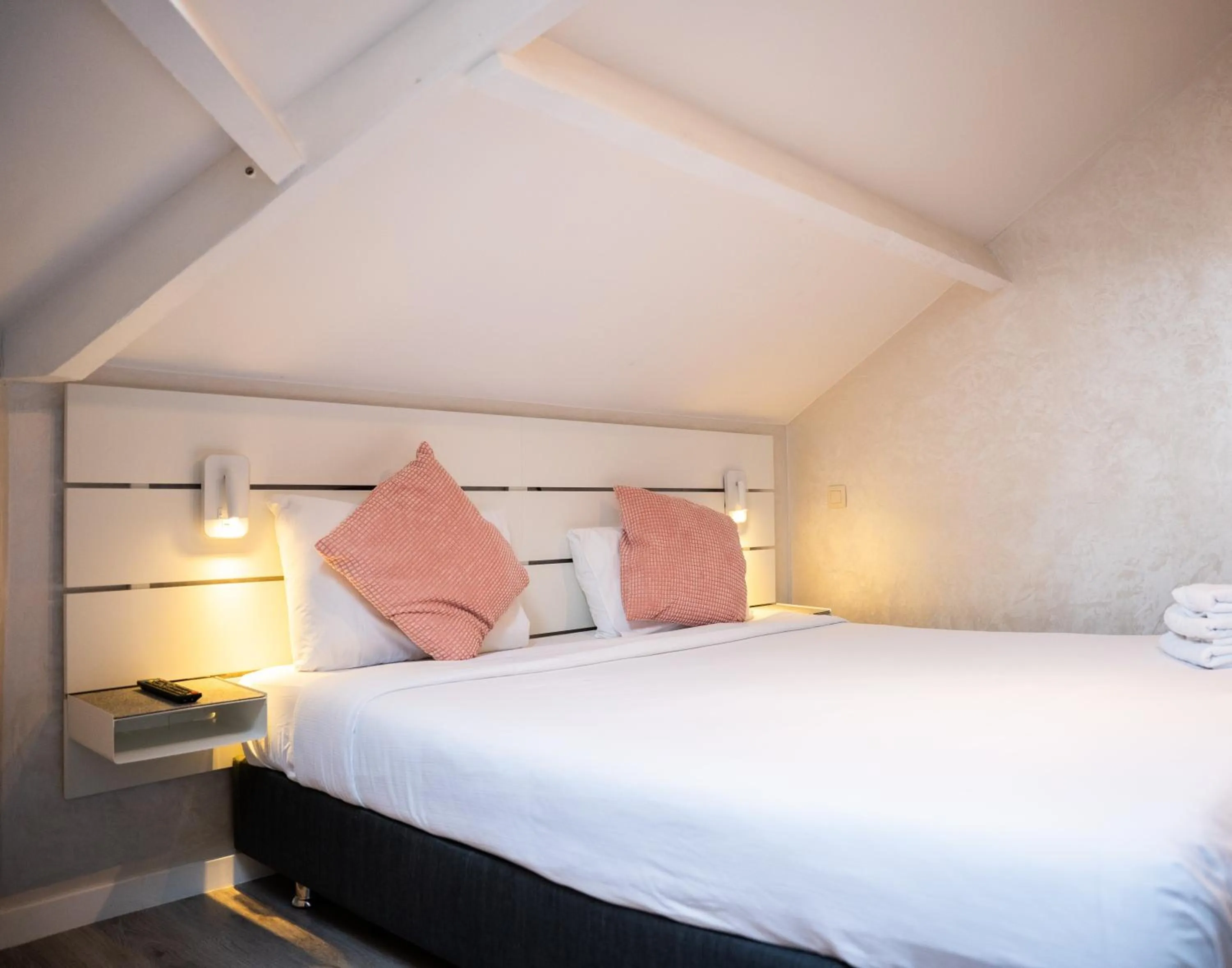 Bed in Hotel Le Centenaire Brussels Expo