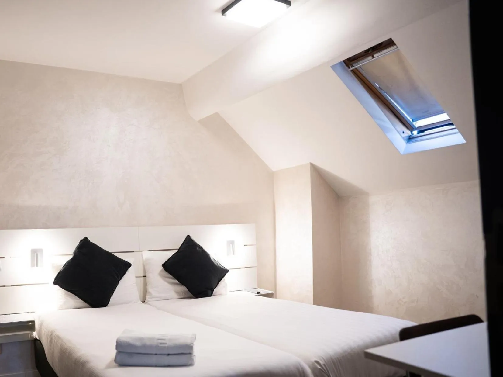 Bed in Hotel Le Centenaire Brussels Expo