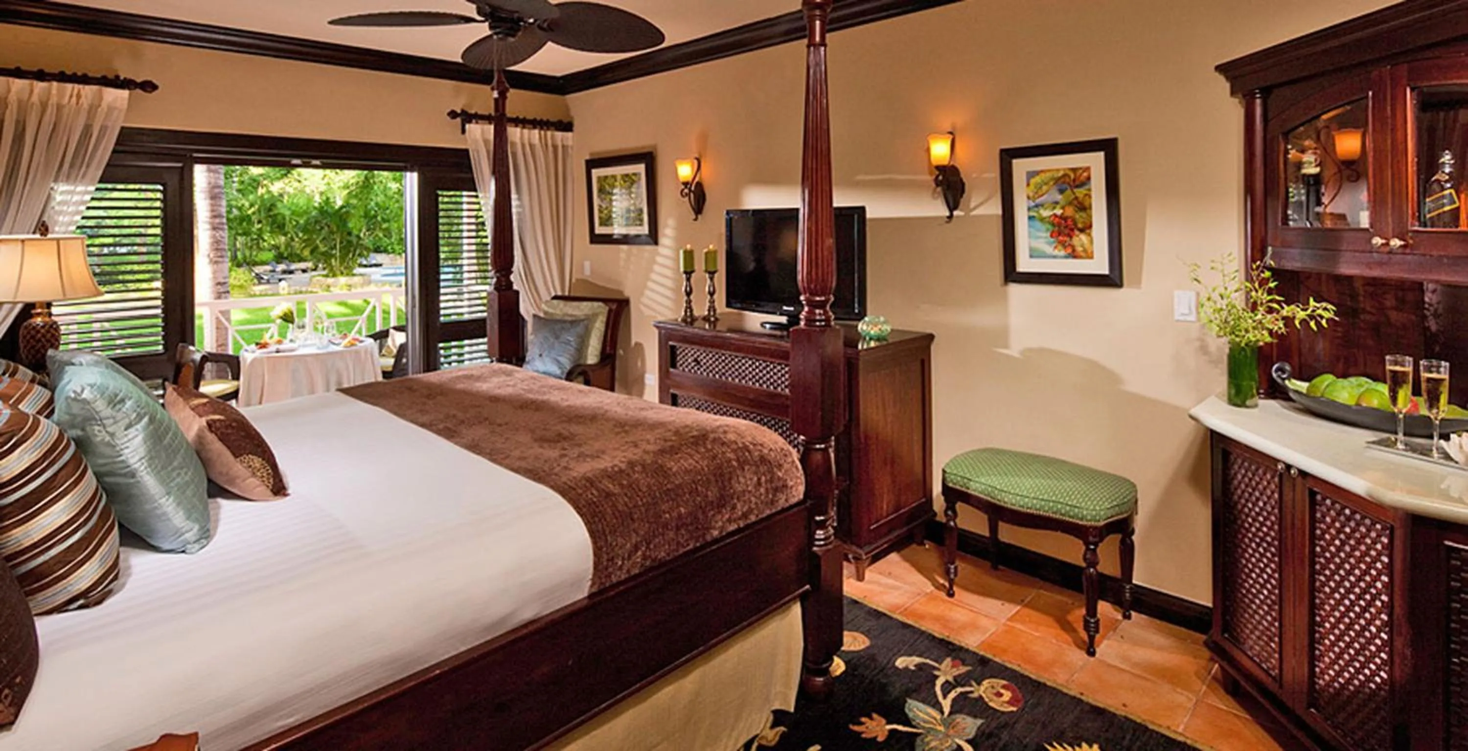  Honeymoon Hideaway Luxury Club Level Garden Cottage in Sandals Ochi Beach All Inclusive Resort - Couples Only