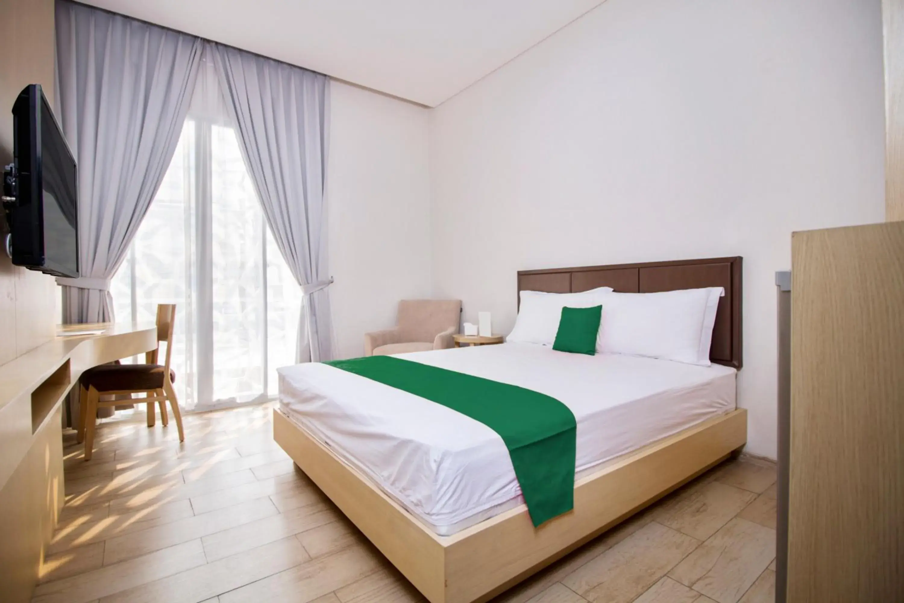 Double Room in Mk House Scbd Double Room in Mk House Scbd