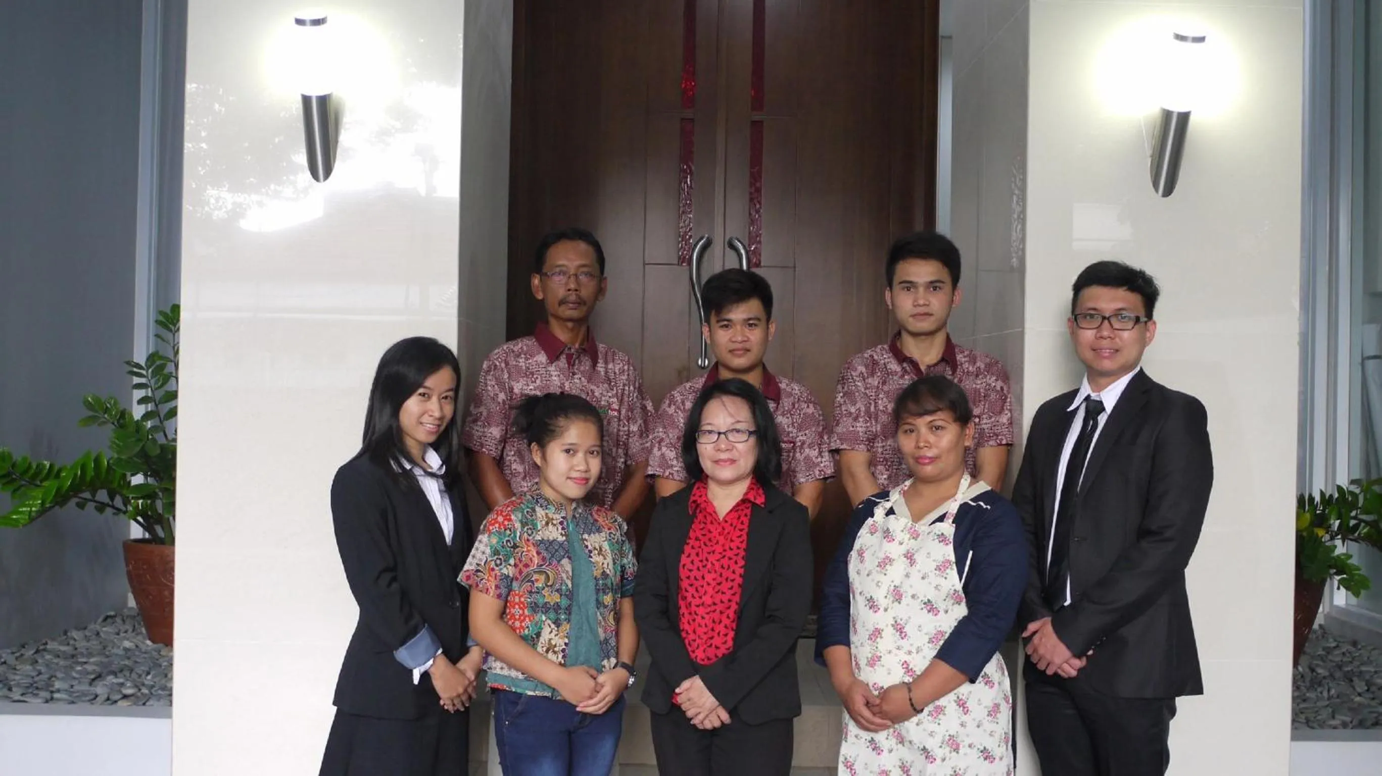 Staff in Mk House Scbd