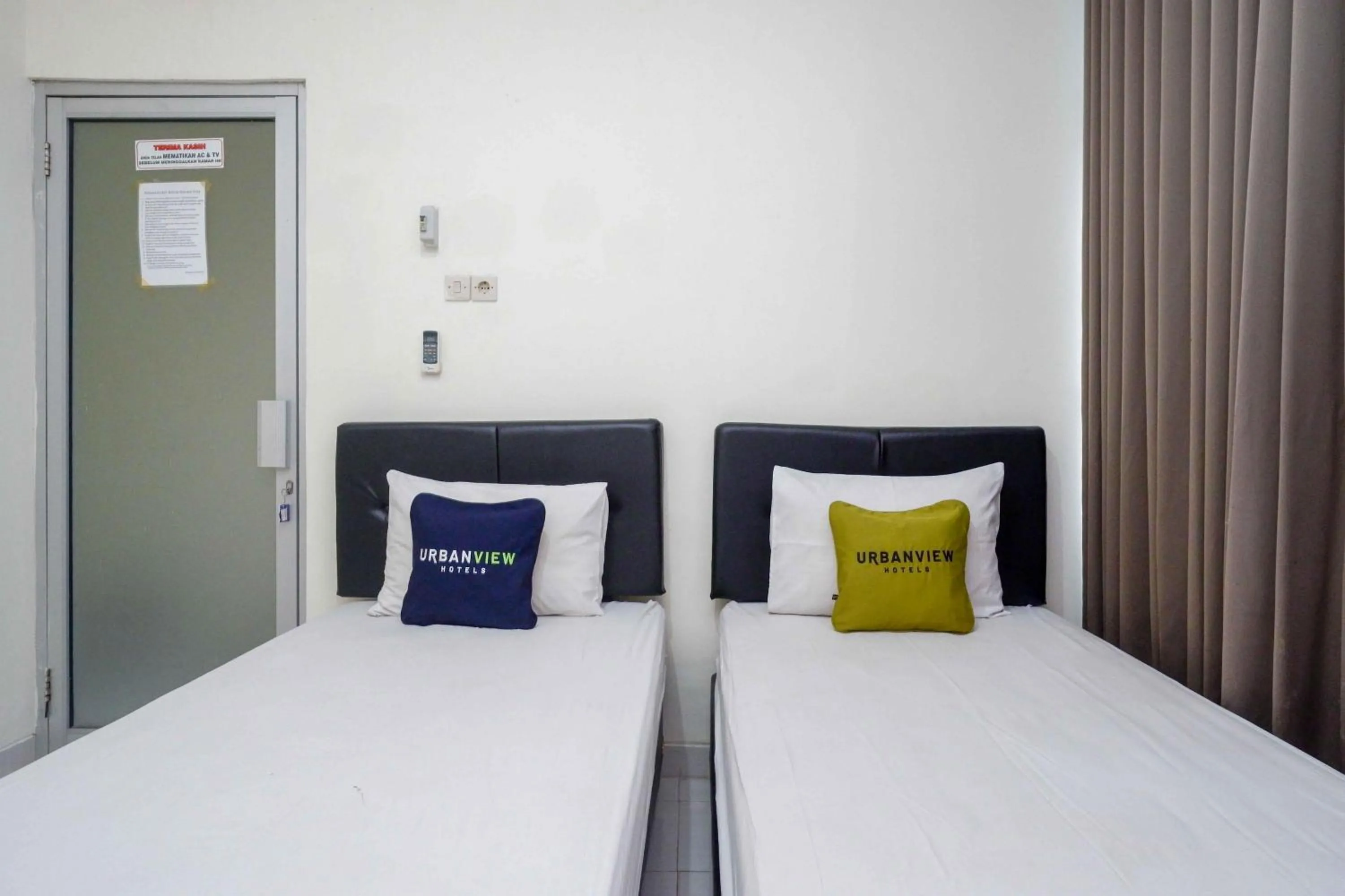 Bedroom, Bed in Urbanview Hotel Double Tree near RSUD Margono Purwokerto