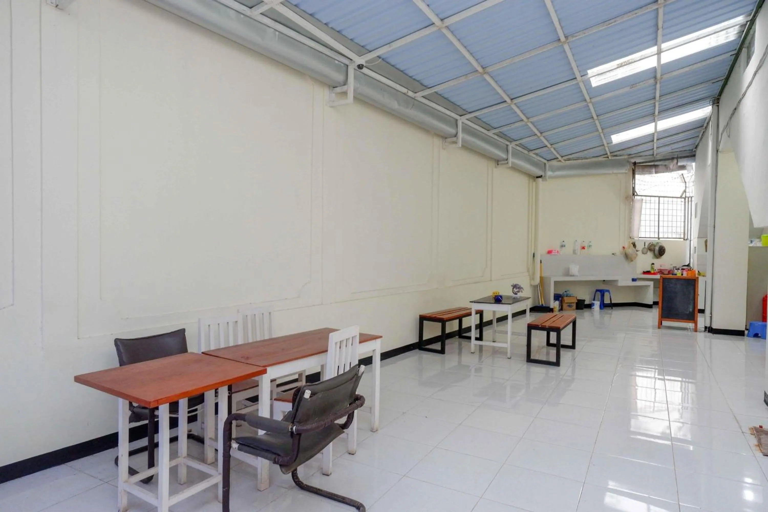 Seating area in Urbanview Hotel Double Tree near RSUD Margono Purwokerto