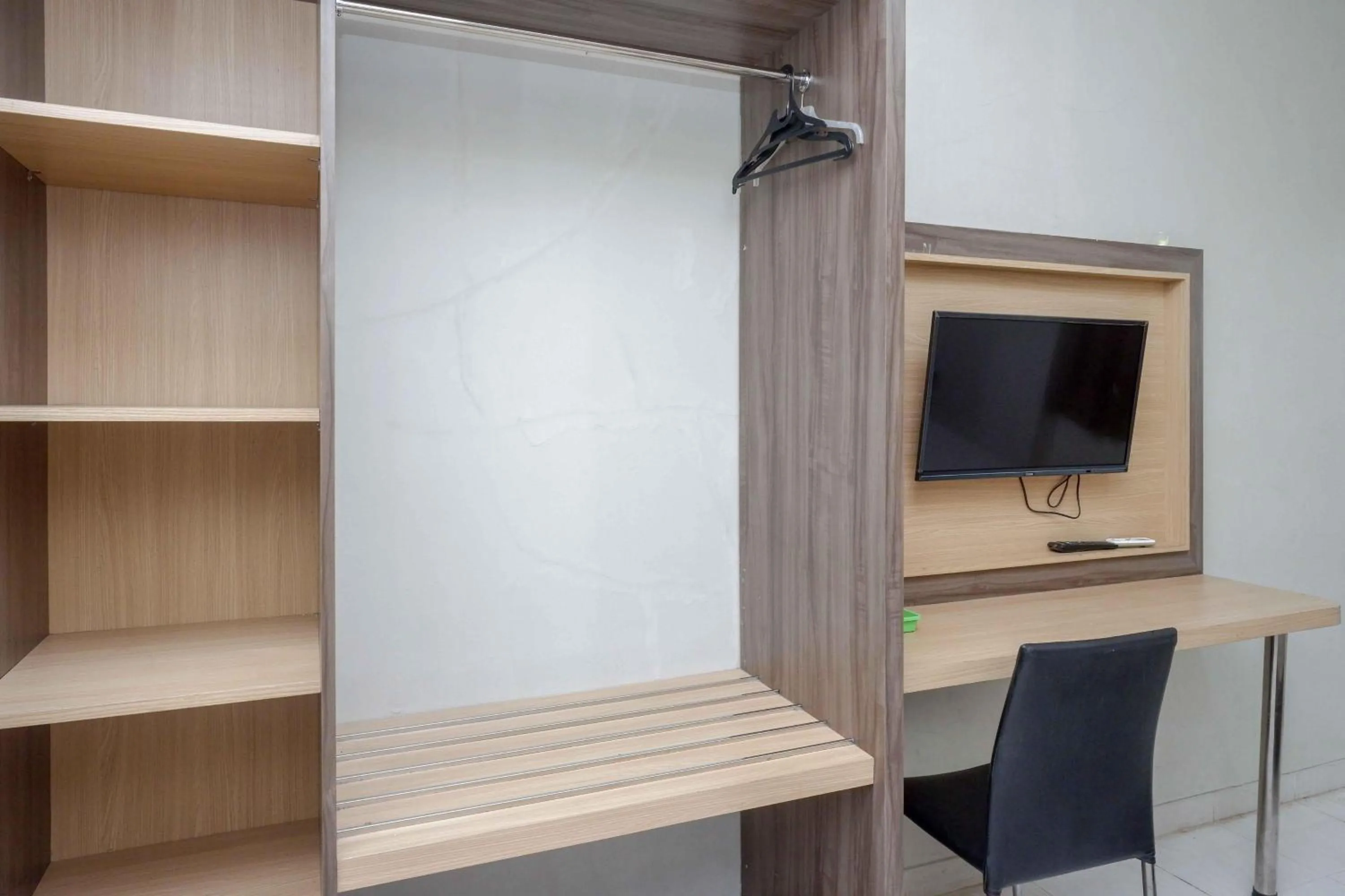 TV and multimedia in Urbanview Hotel Double Tree near RSUD Margono Purwokerto