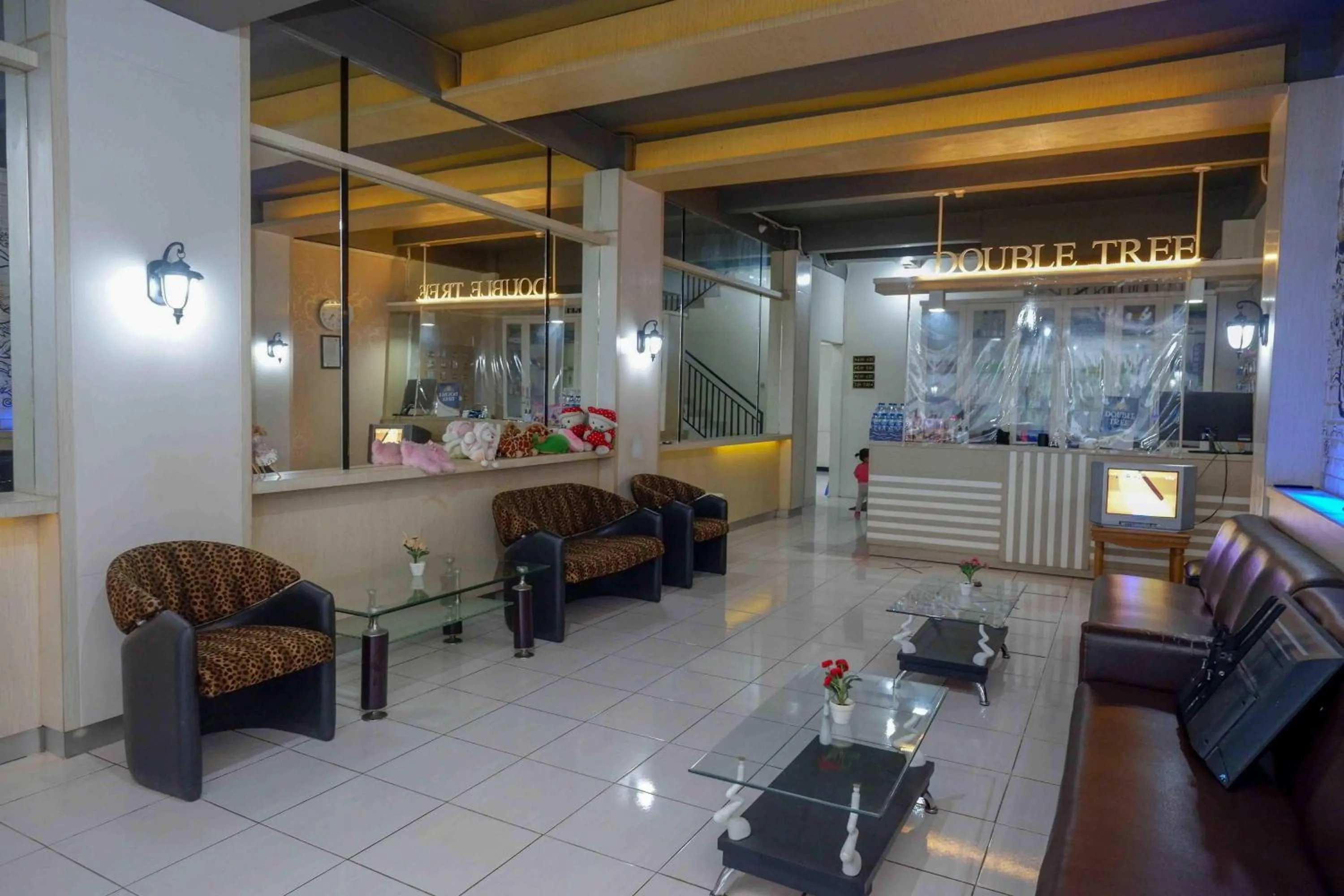 Lobby or reception in Urbanview Hotel Double Tree near RSUD Margono Purwokerto