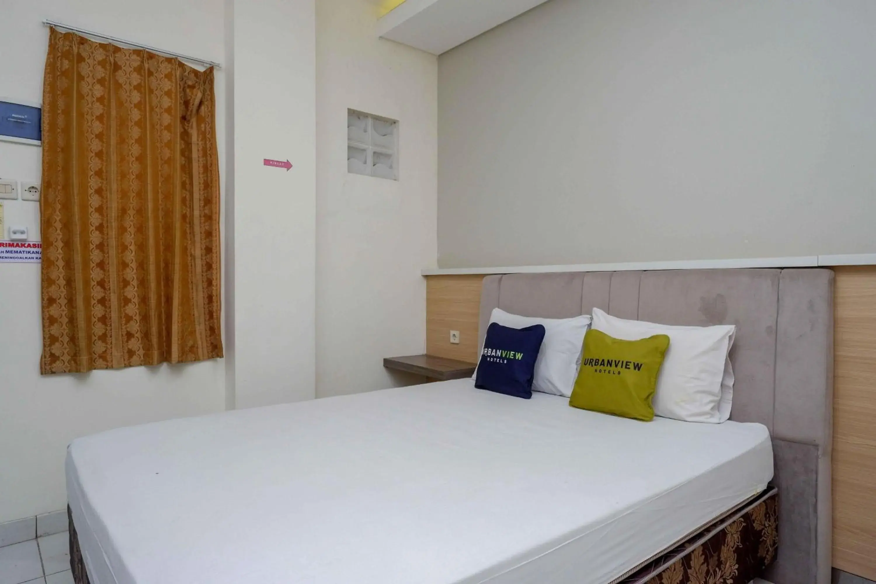 Bedroom, Bed in Urbanview Hotel Double Tree near RSUD Margono Purwokerto Bedroom, Bed in Urbanview Hotel Double Tree near RSUD Margono Purwokerto