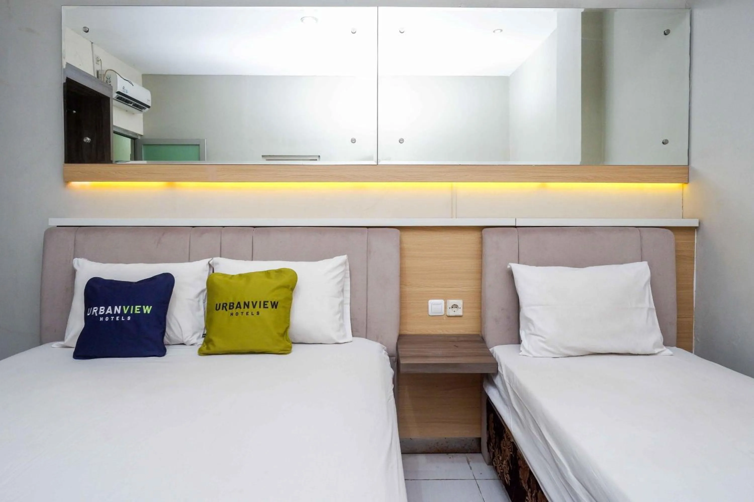 Bedroom, Bed in Urbanview Hotel Double Tree near RSUD Margono Purwokerto