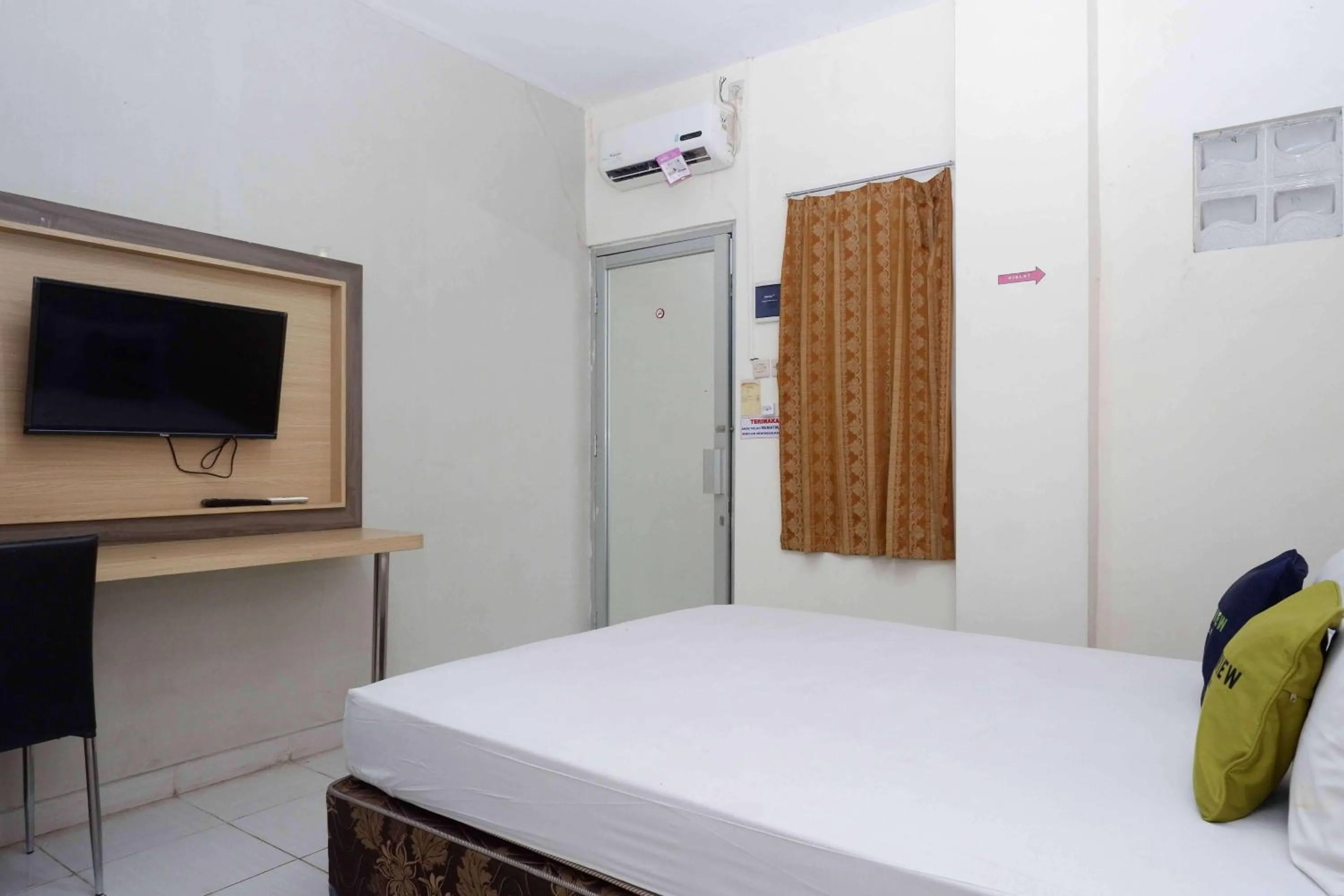 Bedroom, Bed in Urbanview Hotel Double Tree near RSUD Margono Purwokerto